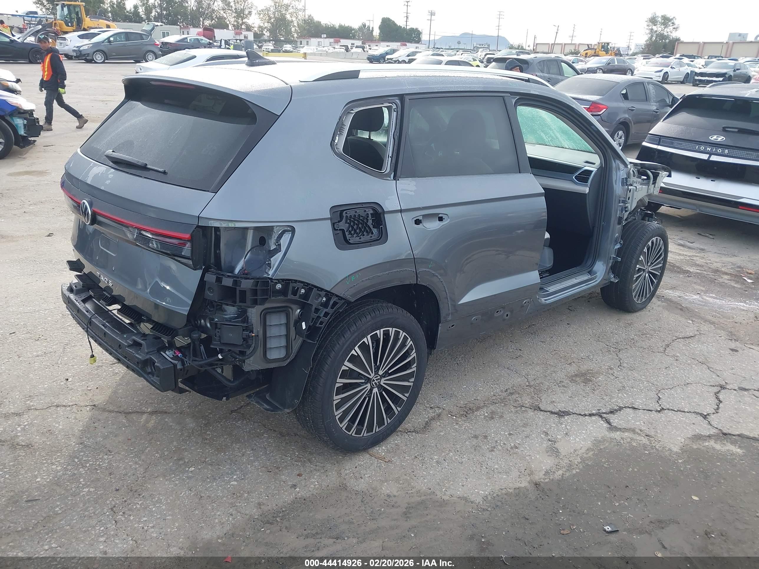 VOLKSWAGEN TAOS image 4
