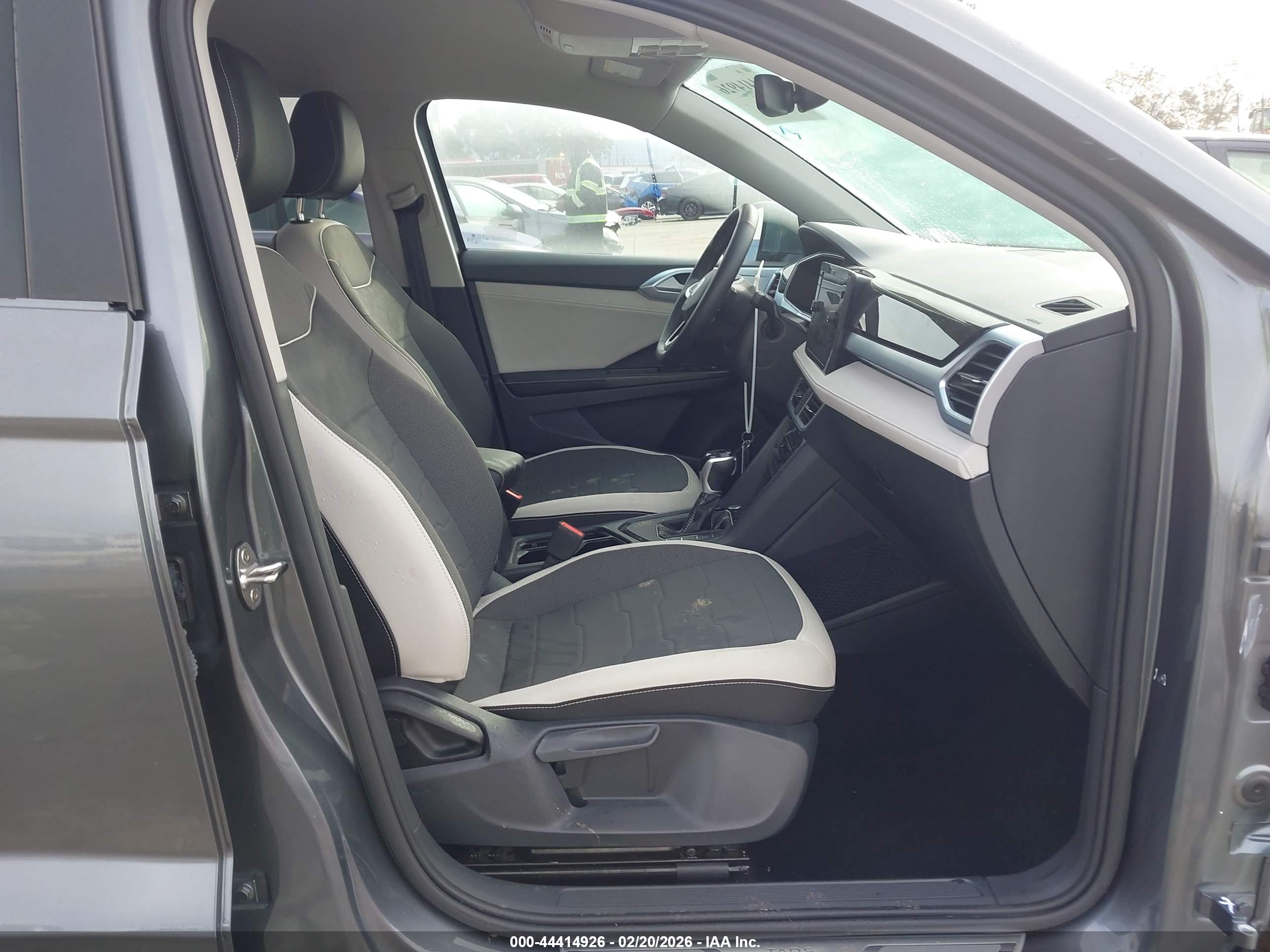 VOLKSWAGEN TAOS image 5