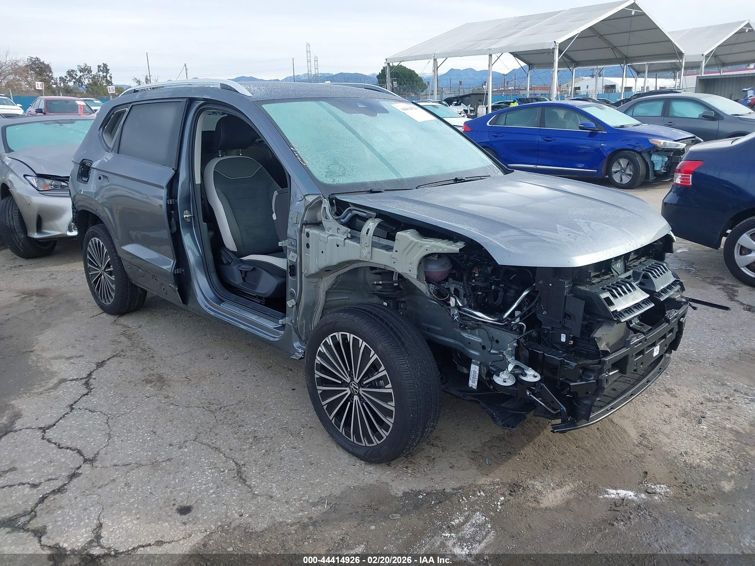 VOLKSWAGEN TAOS image 6