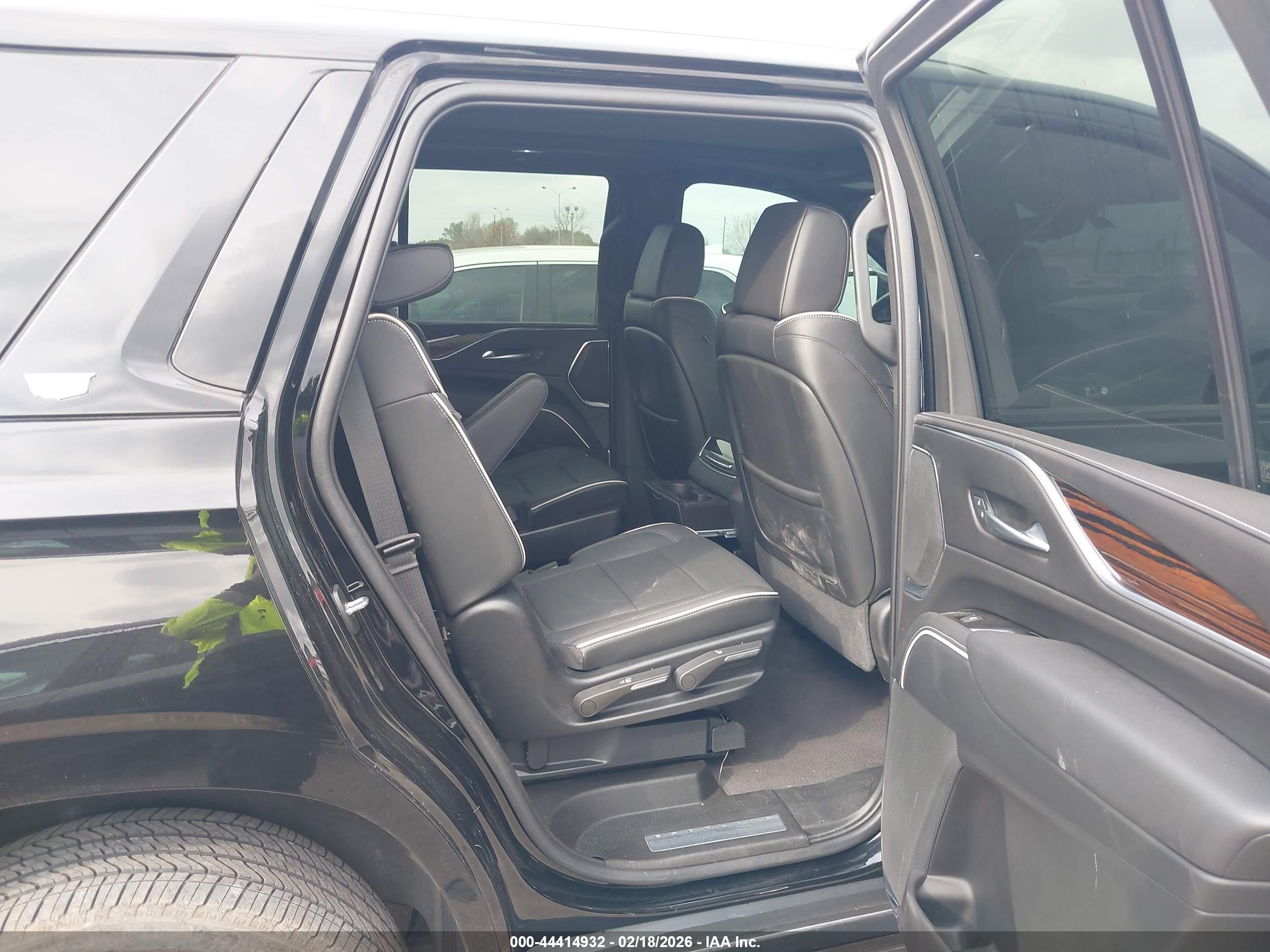 CADILLAC ESCALADE image 8