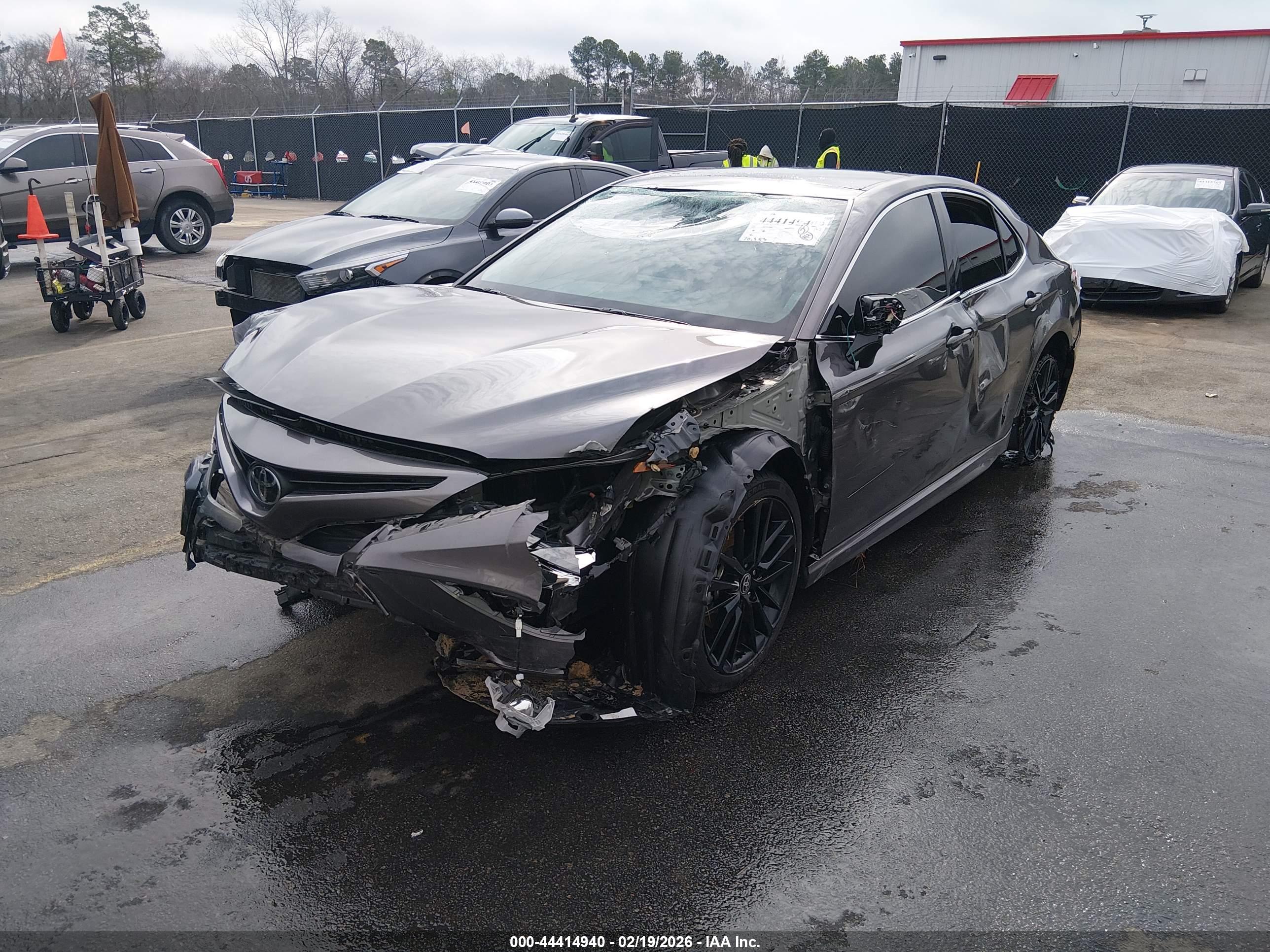 TOYOTA CAMRY image 2