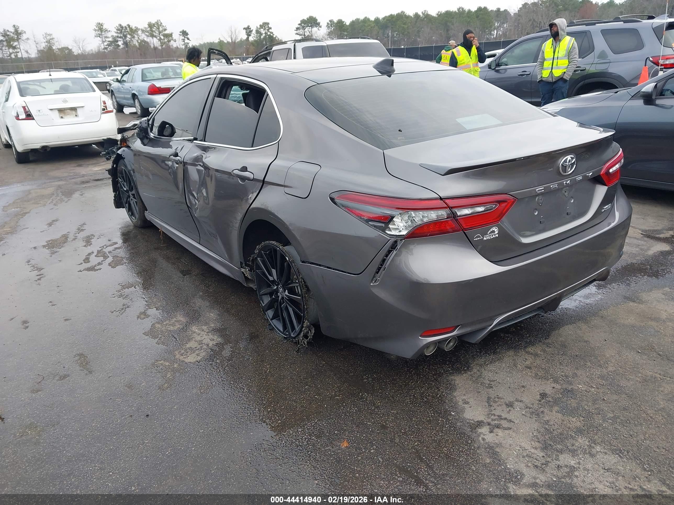 TOYOTA CAMRY image 3
