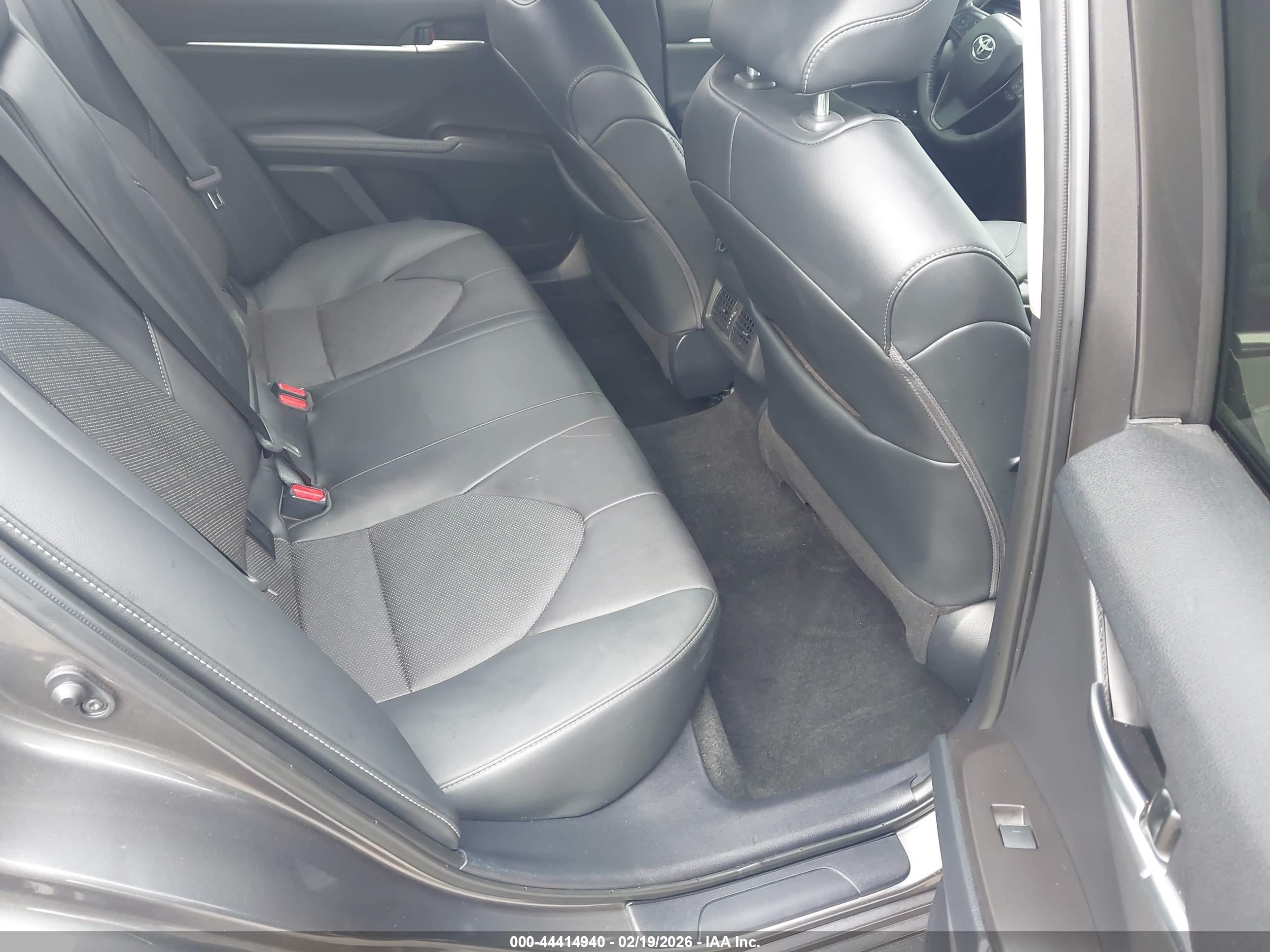 TOYOTA CAMRY image 8