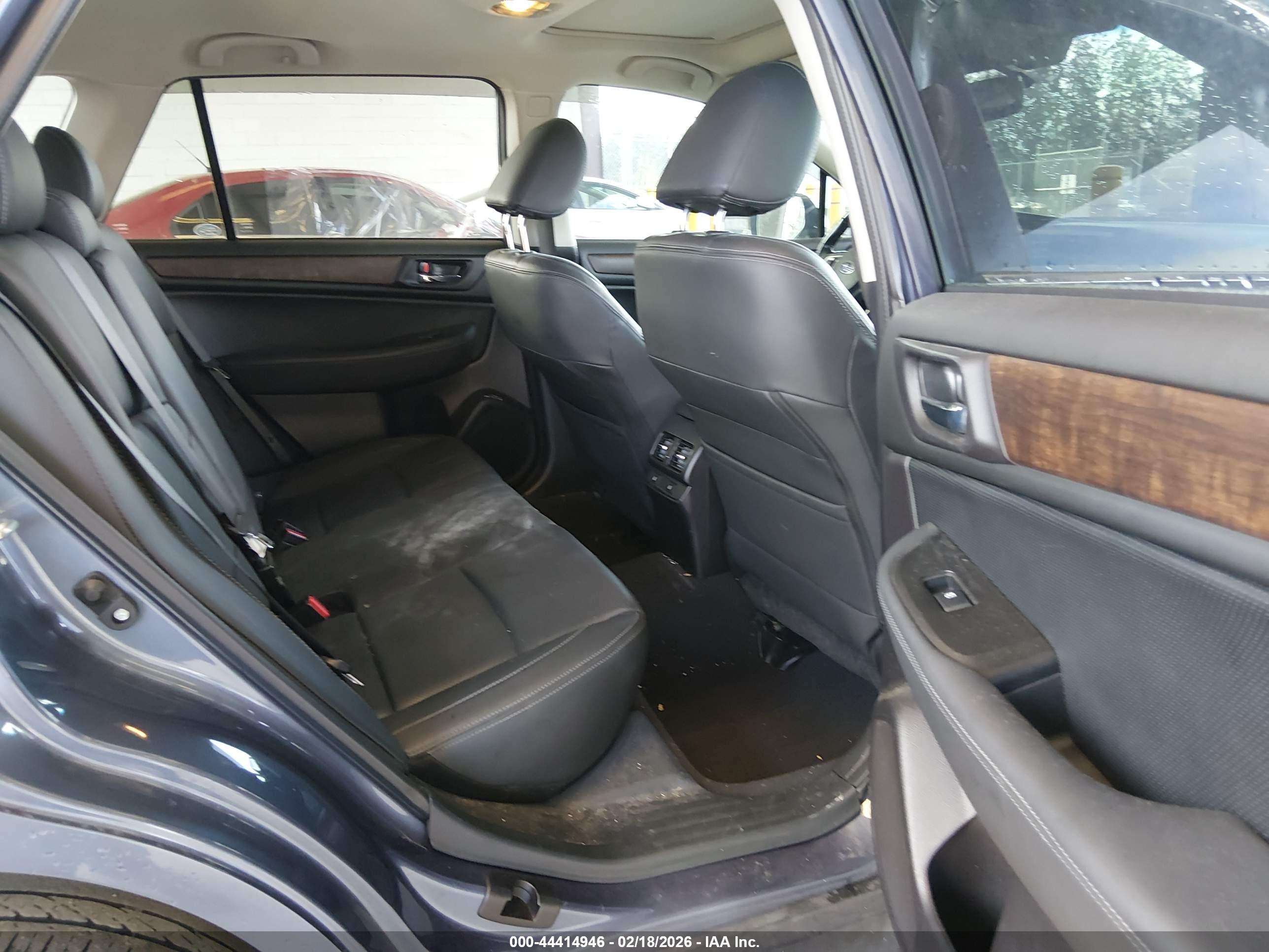 SUBARU OUTBACK image 8