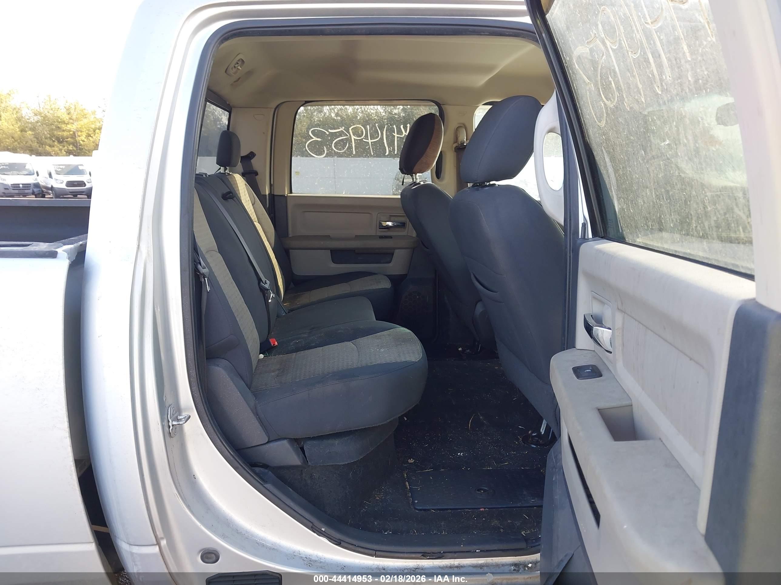 DODGE RAM image 8
