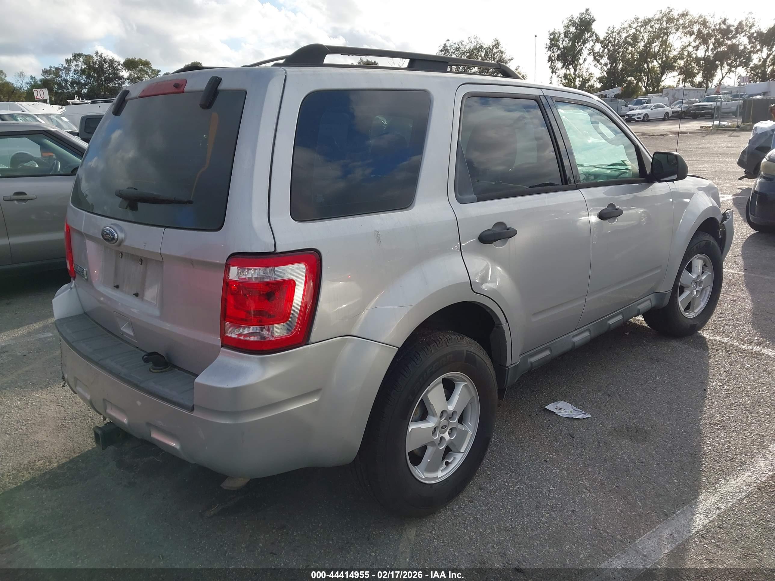 FORD ESCAPE image 4