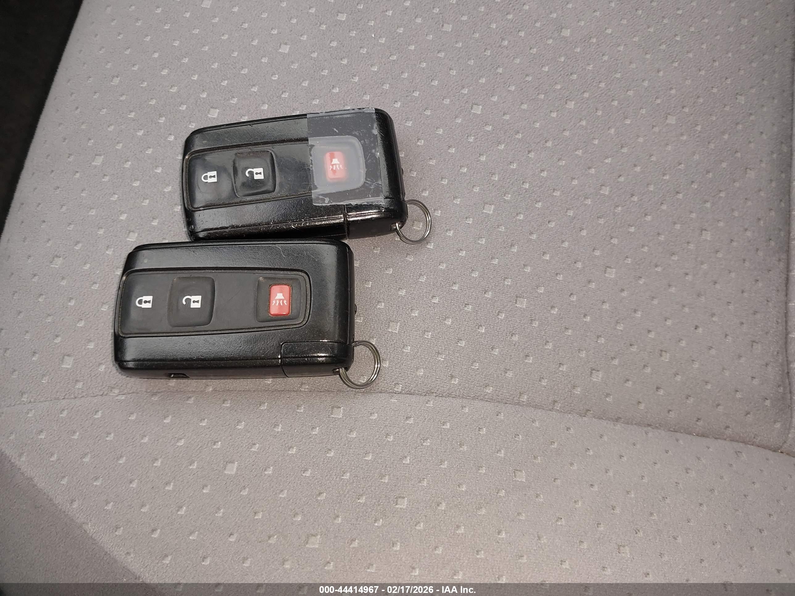 TOYOTA PRIUS image 11
