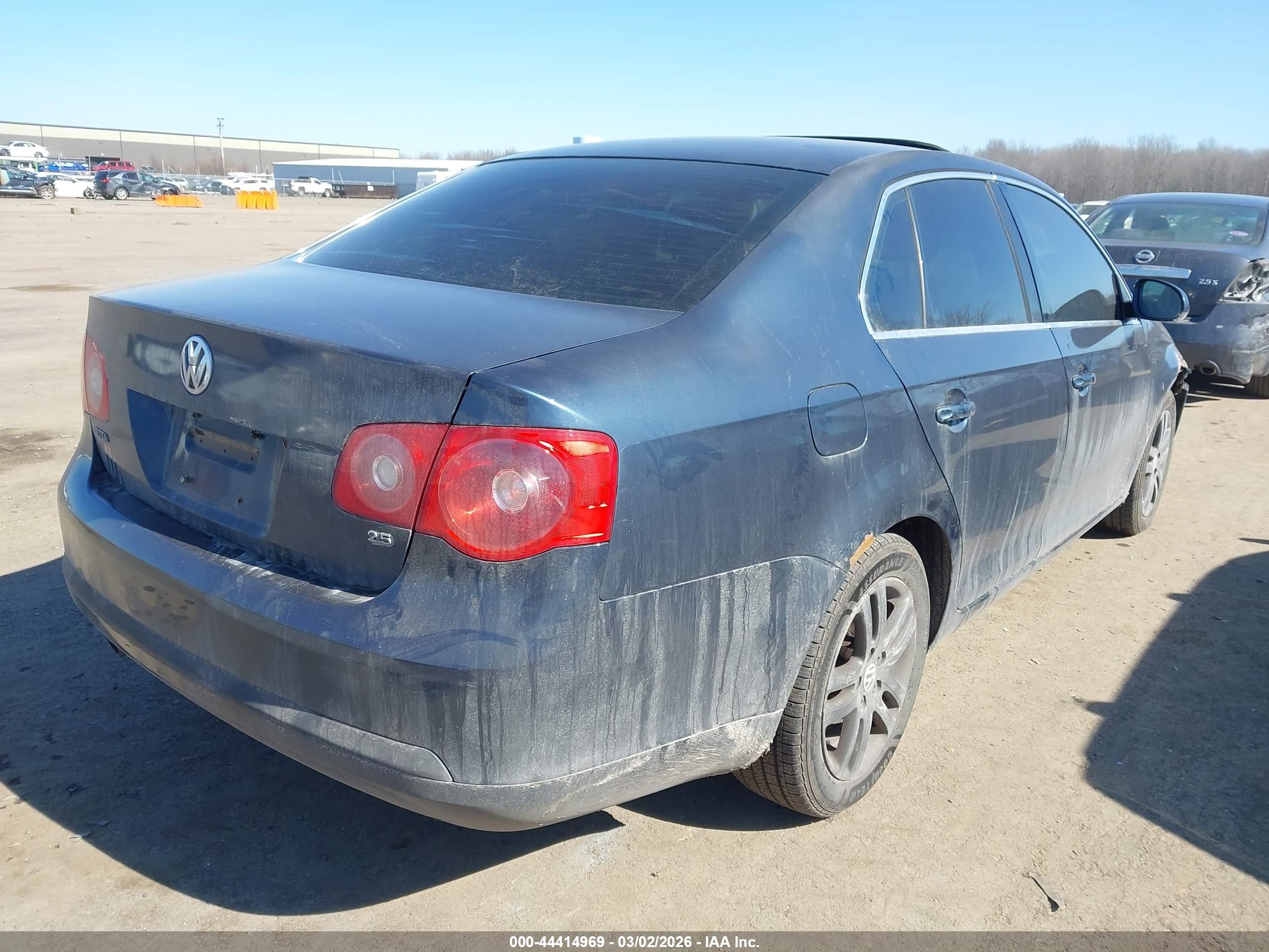 VOLKSWAGEN JETTA image 4