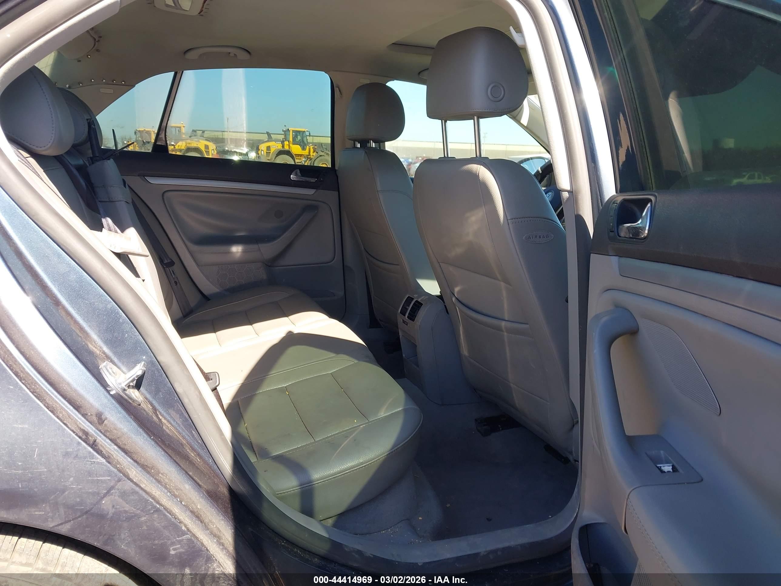 VOLKSWAGEN JETTA image 8