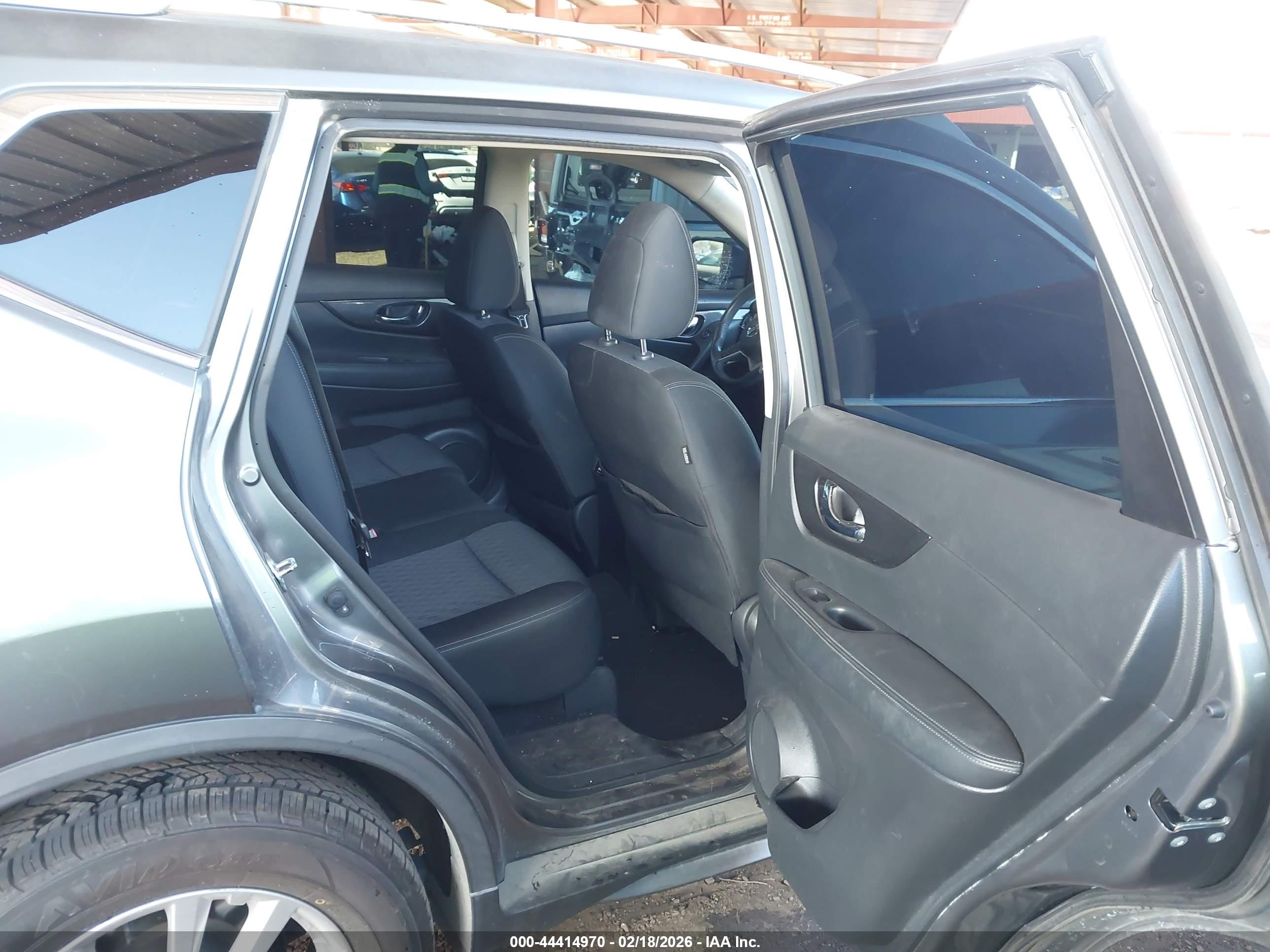 NISSAN ROGUE image 8