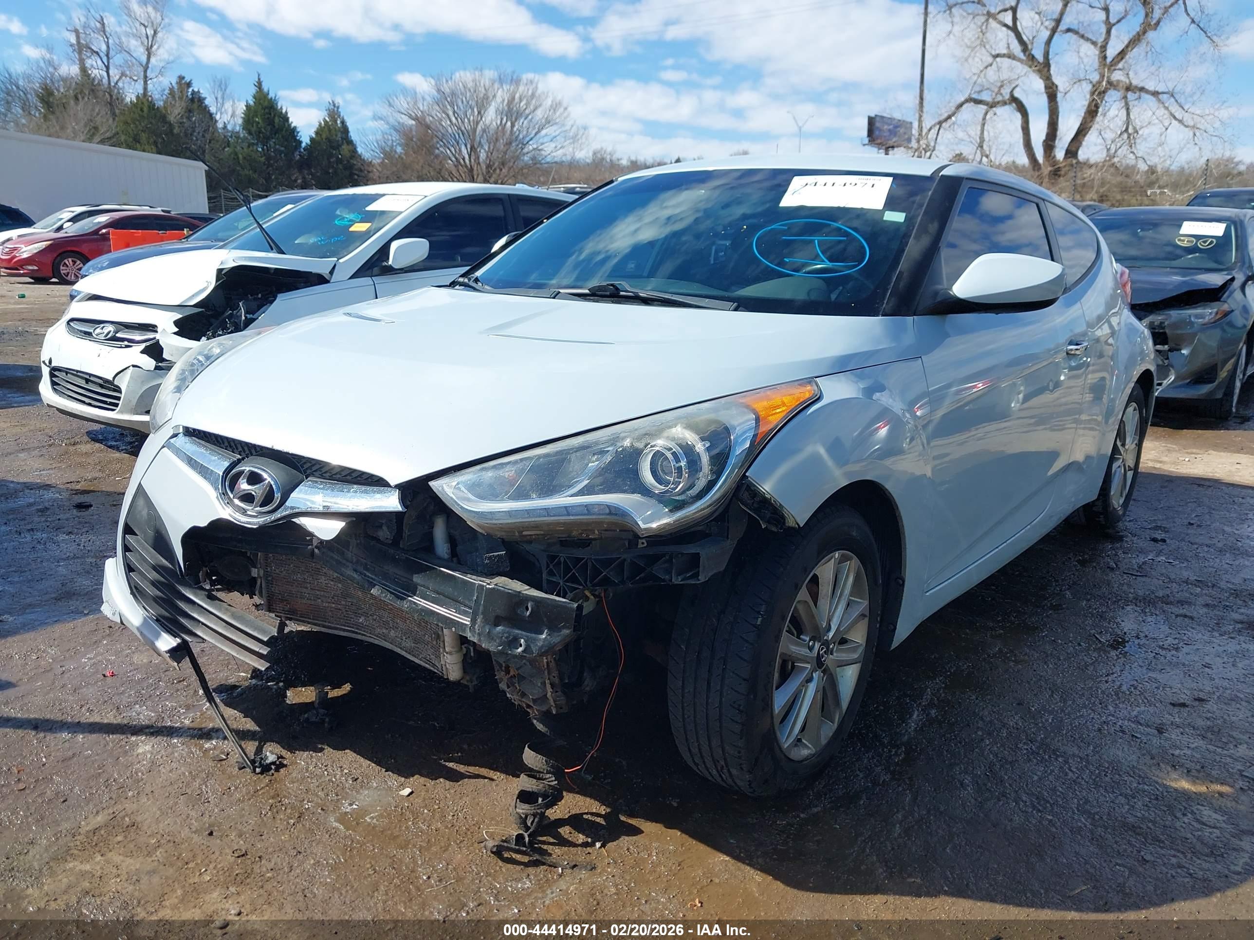 HYUNDAI VELOSTER image 2
