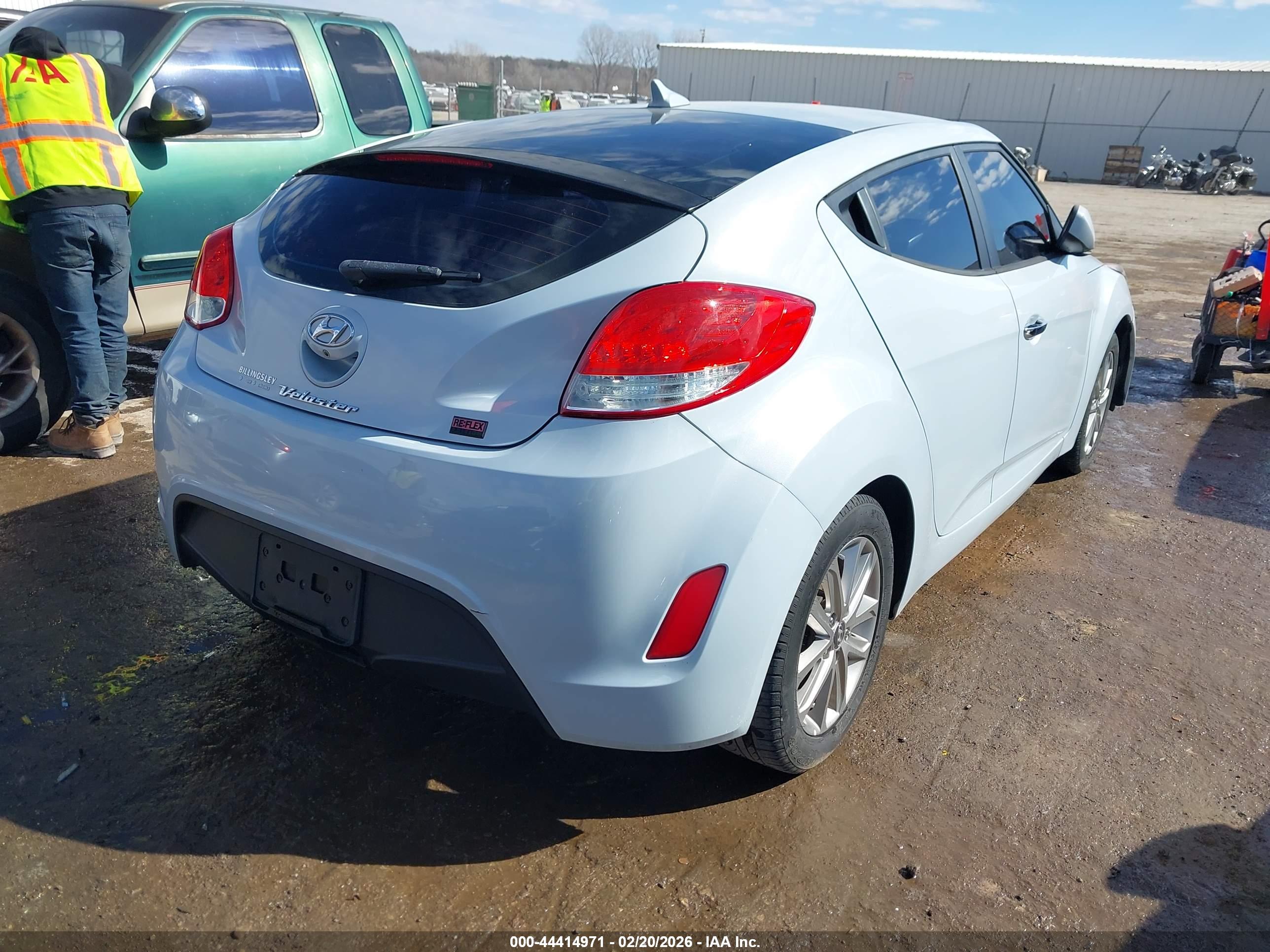 HYUNDAI VELOSTER image 4