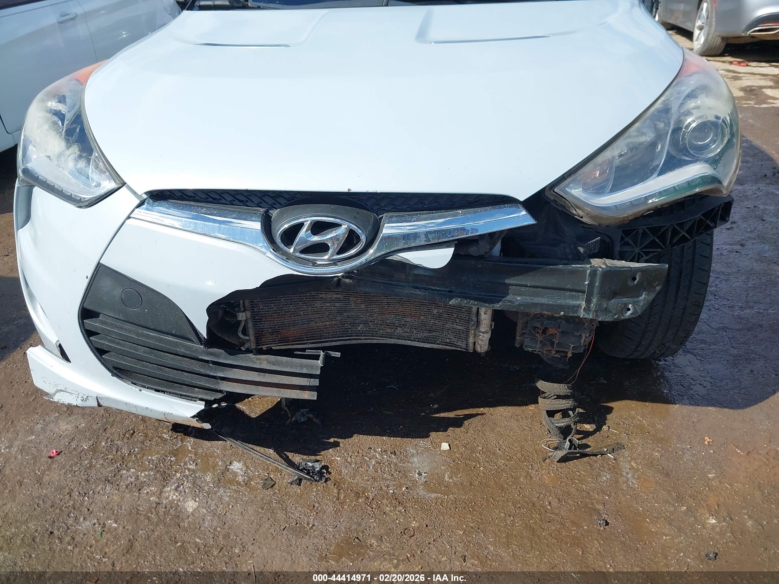 HYUNDAI VELOSTER image 6