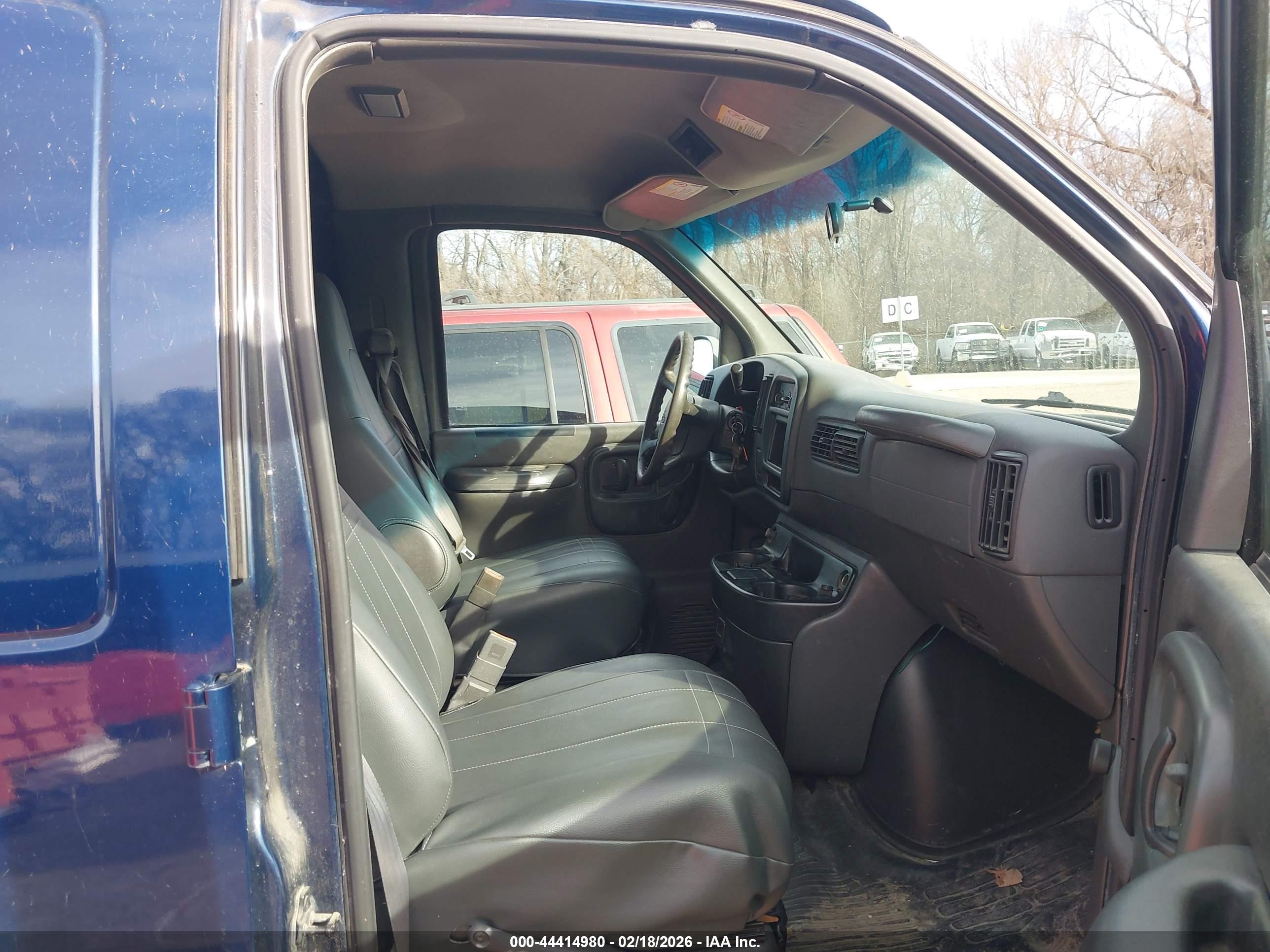 CHEVROLET EXPRESS image 5