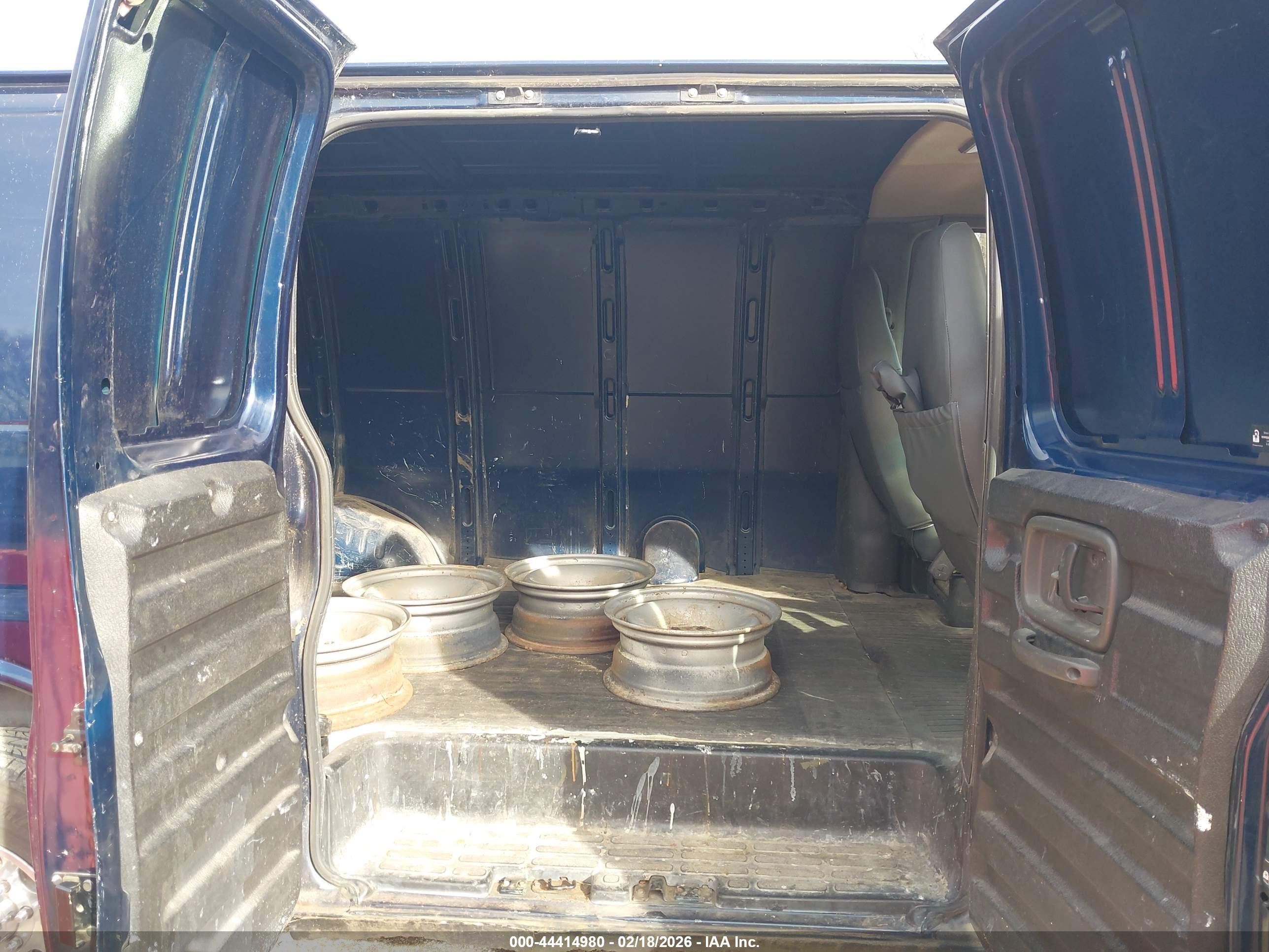 CHEVROLET EXPRESS image 8