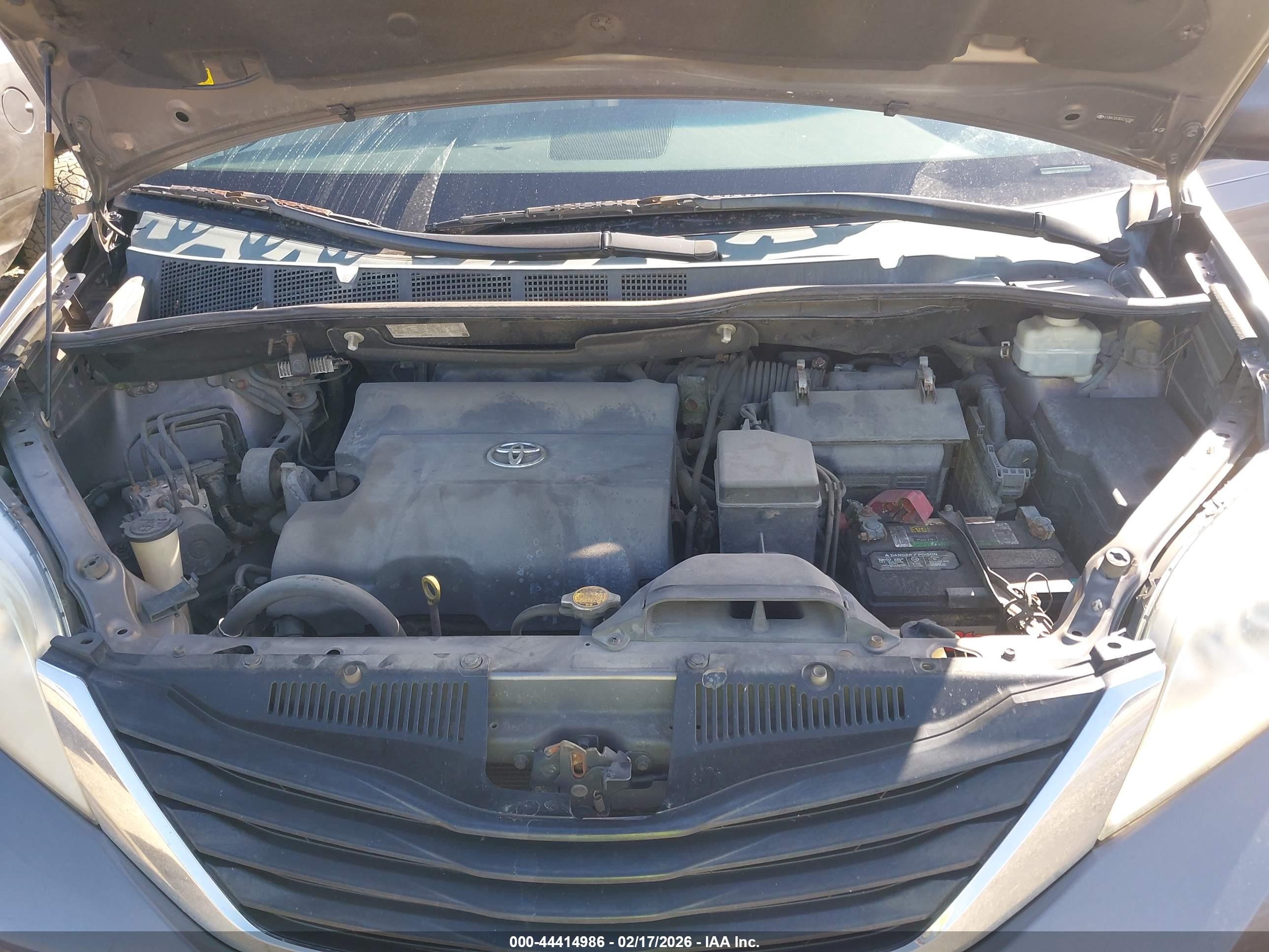 TOYOTA SIENNA image 10
