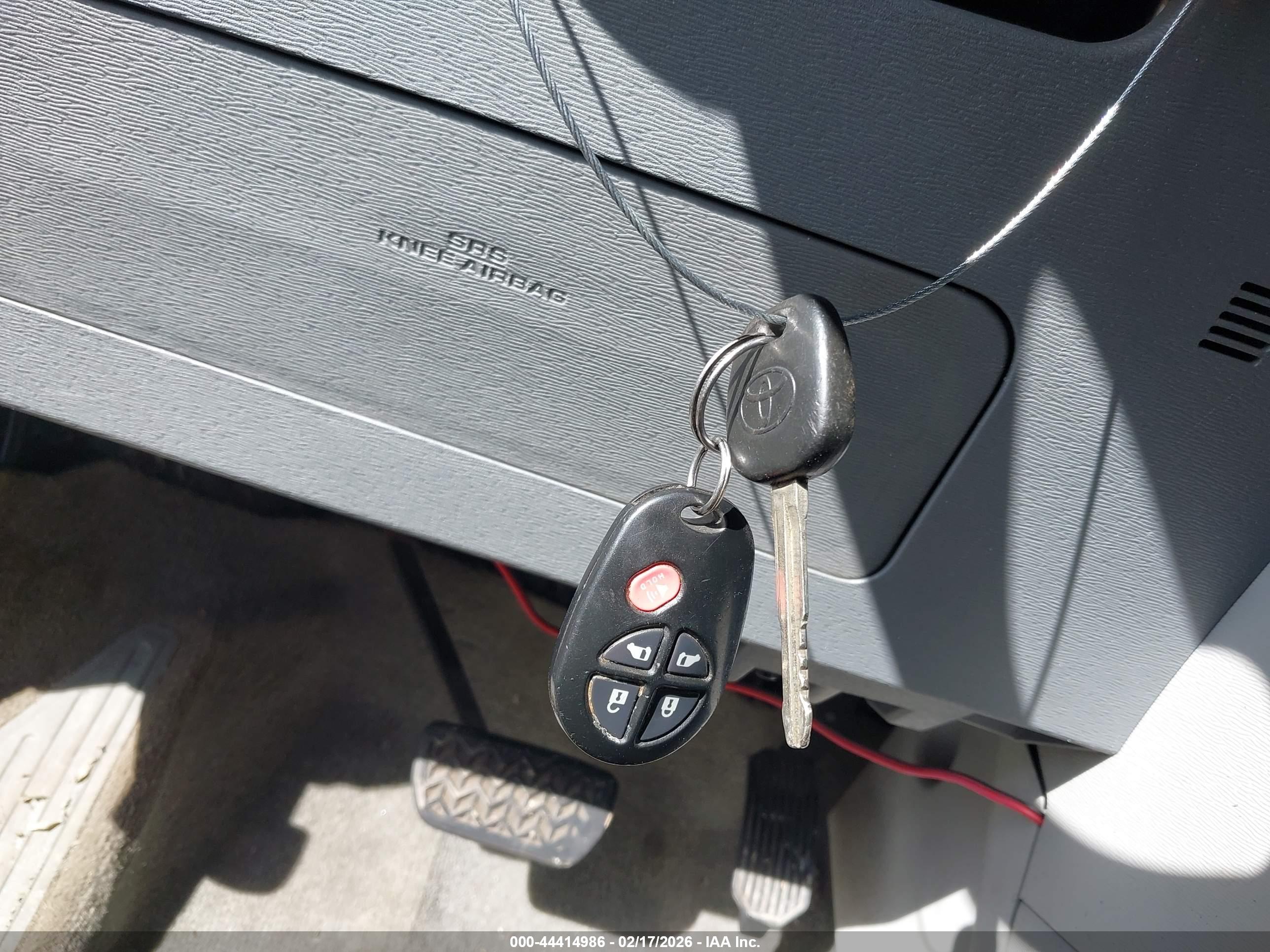 TOYOTA SIENNA image 11