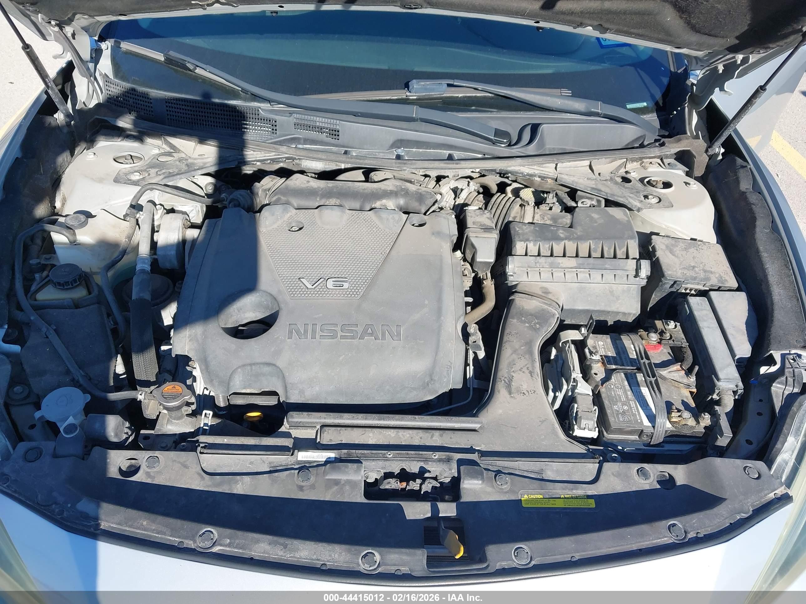 NISSAN MAXIMA image 10