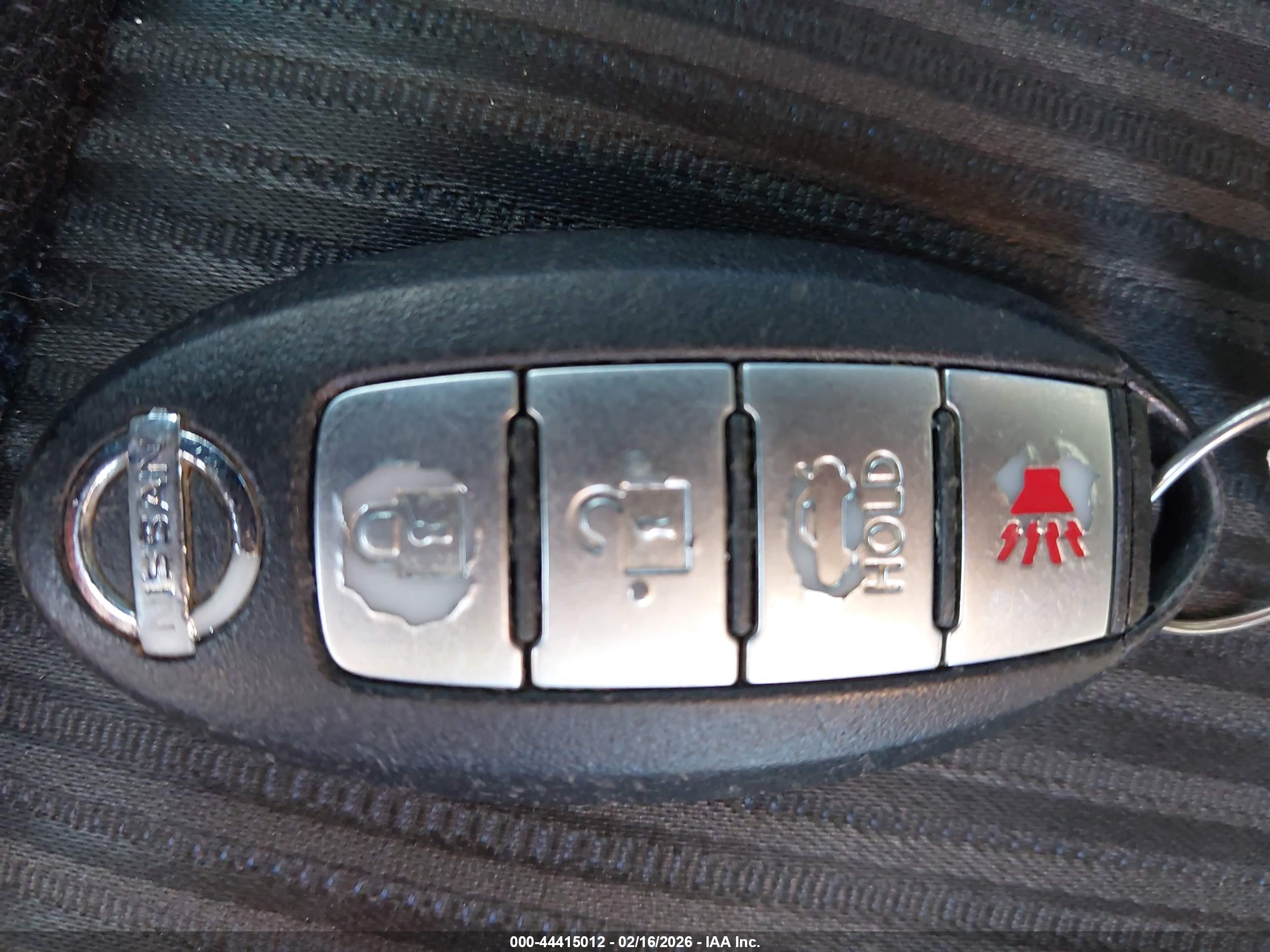 NISSAN MAXIMA image 11