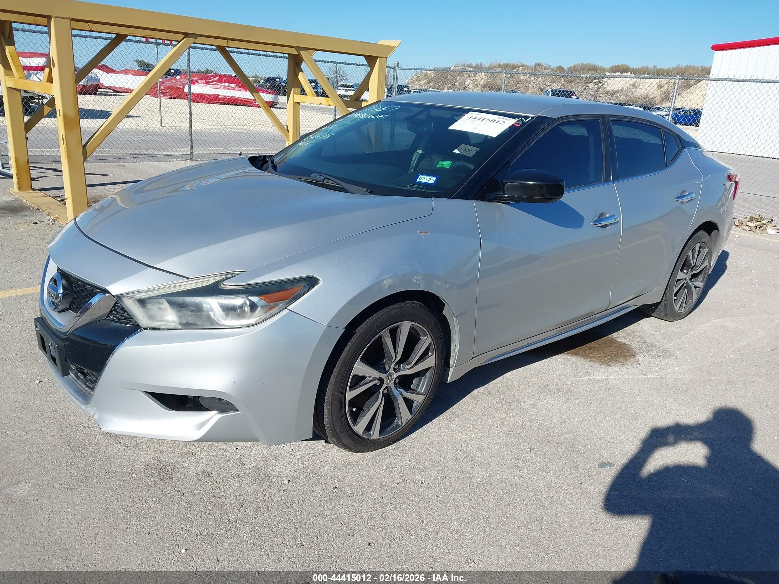 NISSAN MAXIMA image 2