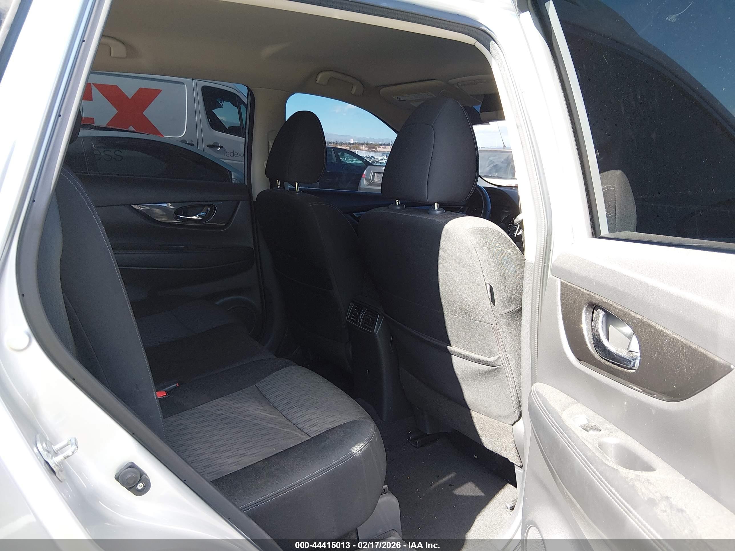 NISSAN ROGUE image 8