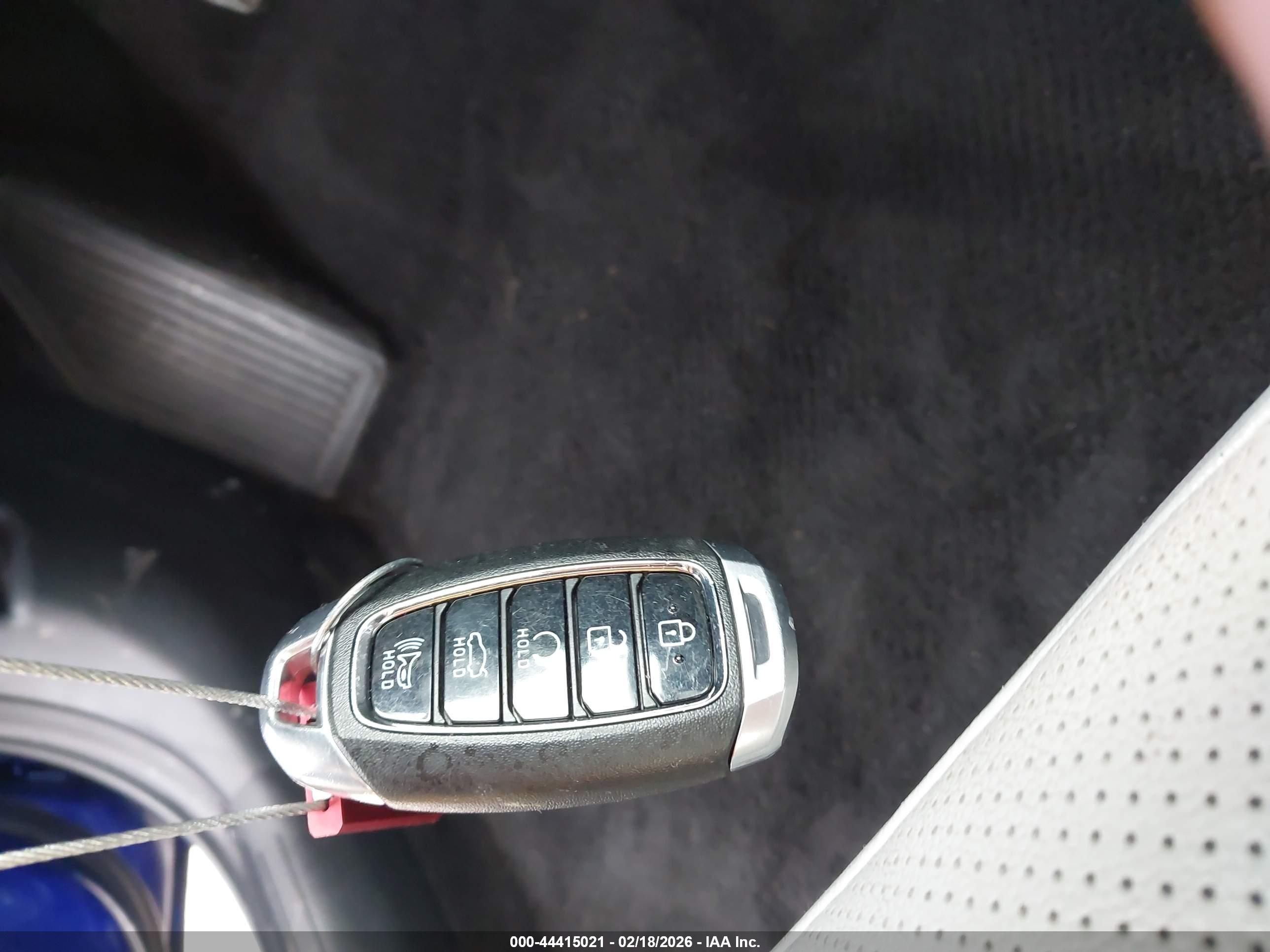 HYUNDAI ELANTRA image 11
