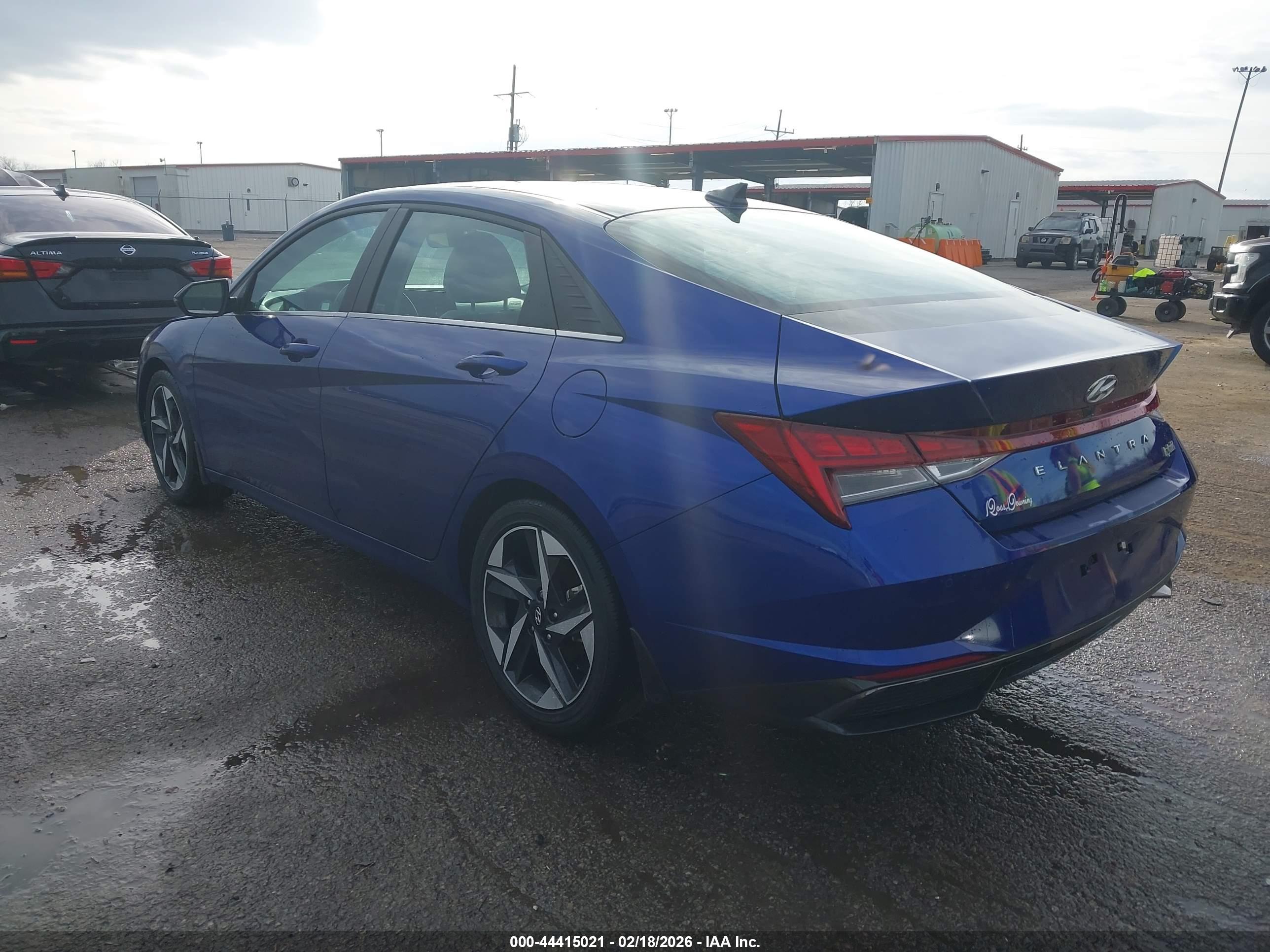 HYUNDAI ELANTRA image 3