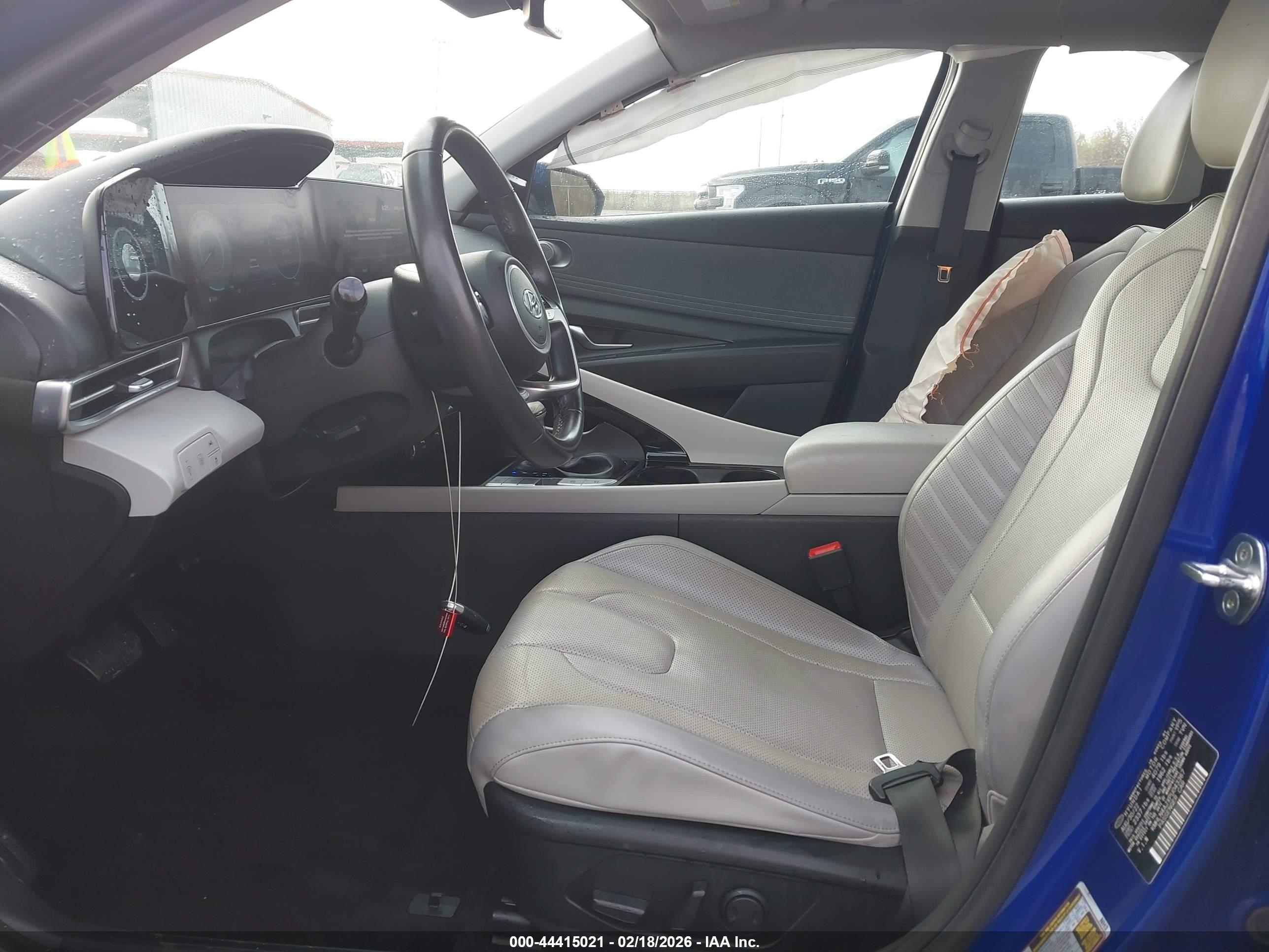 HYUNDAI ELANTRA image 5