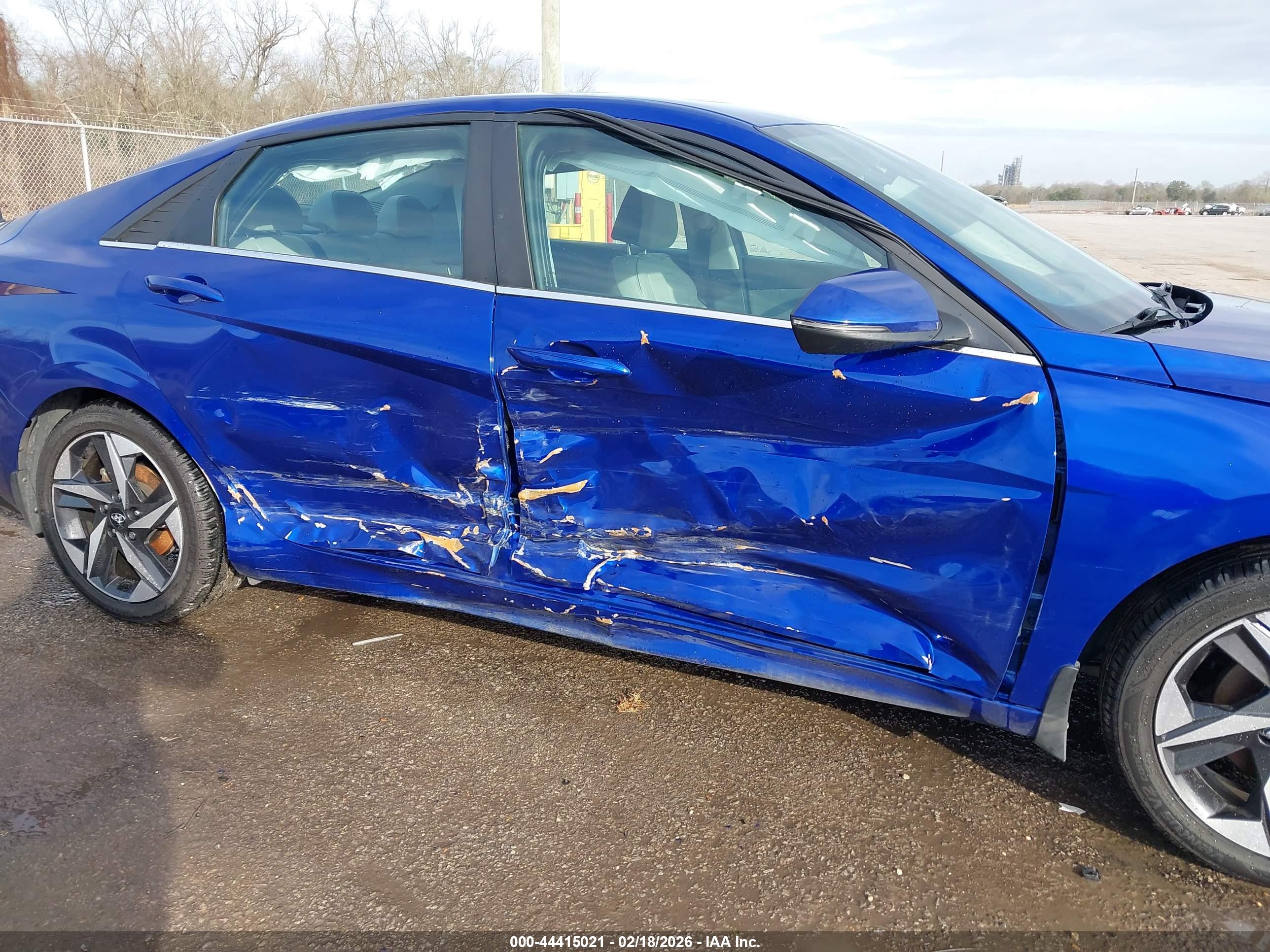 HYUNDAI ELANTRA image 6