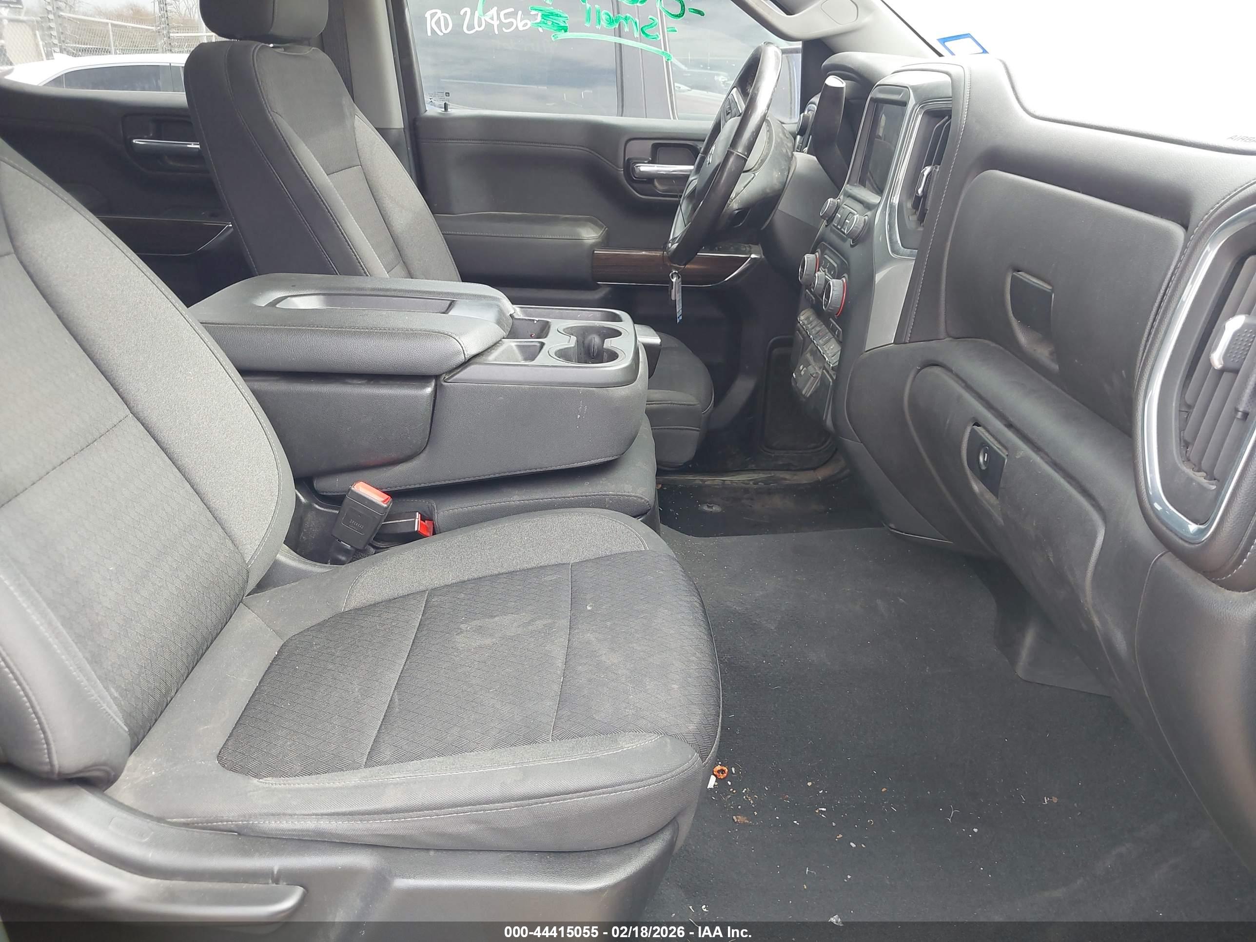 CHEVROLET SILVERADO image 5