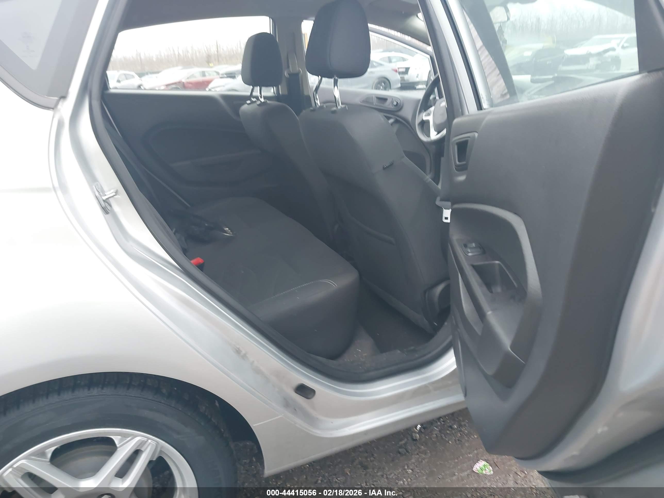 FORD FIESTA image 8