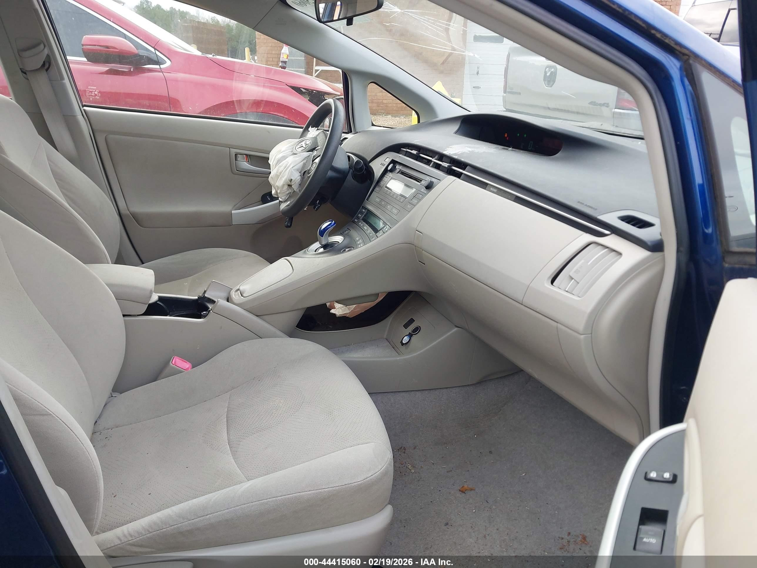 TOYOTA PRIUS image 5