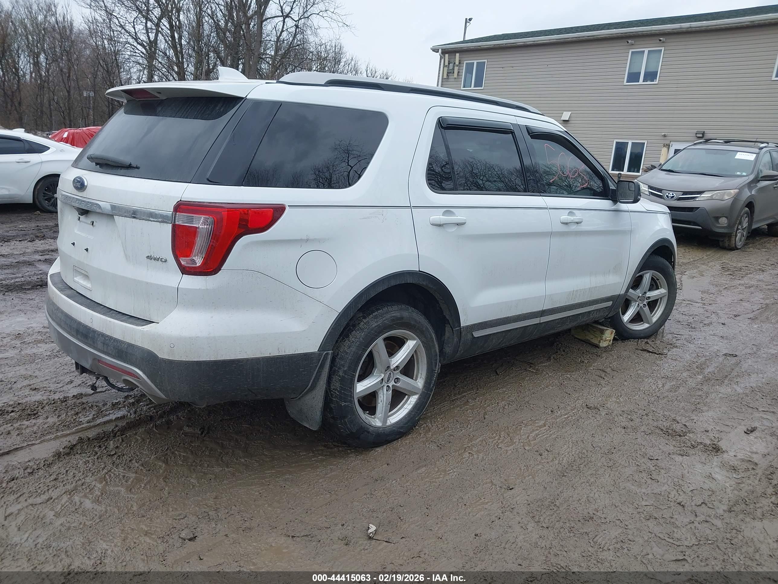 FORD EXPLORER image 4