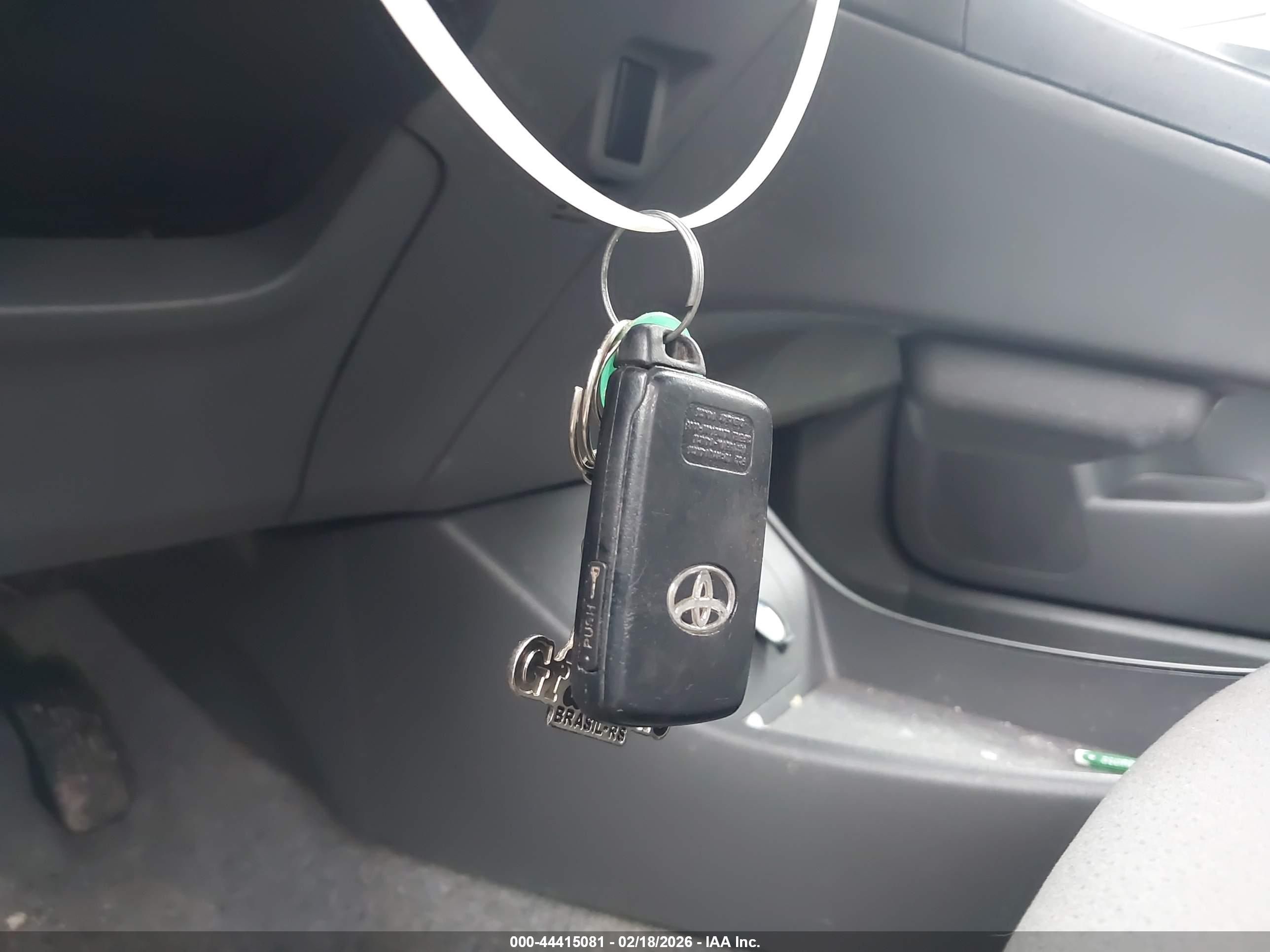 TOYOTA PRIUS image 11