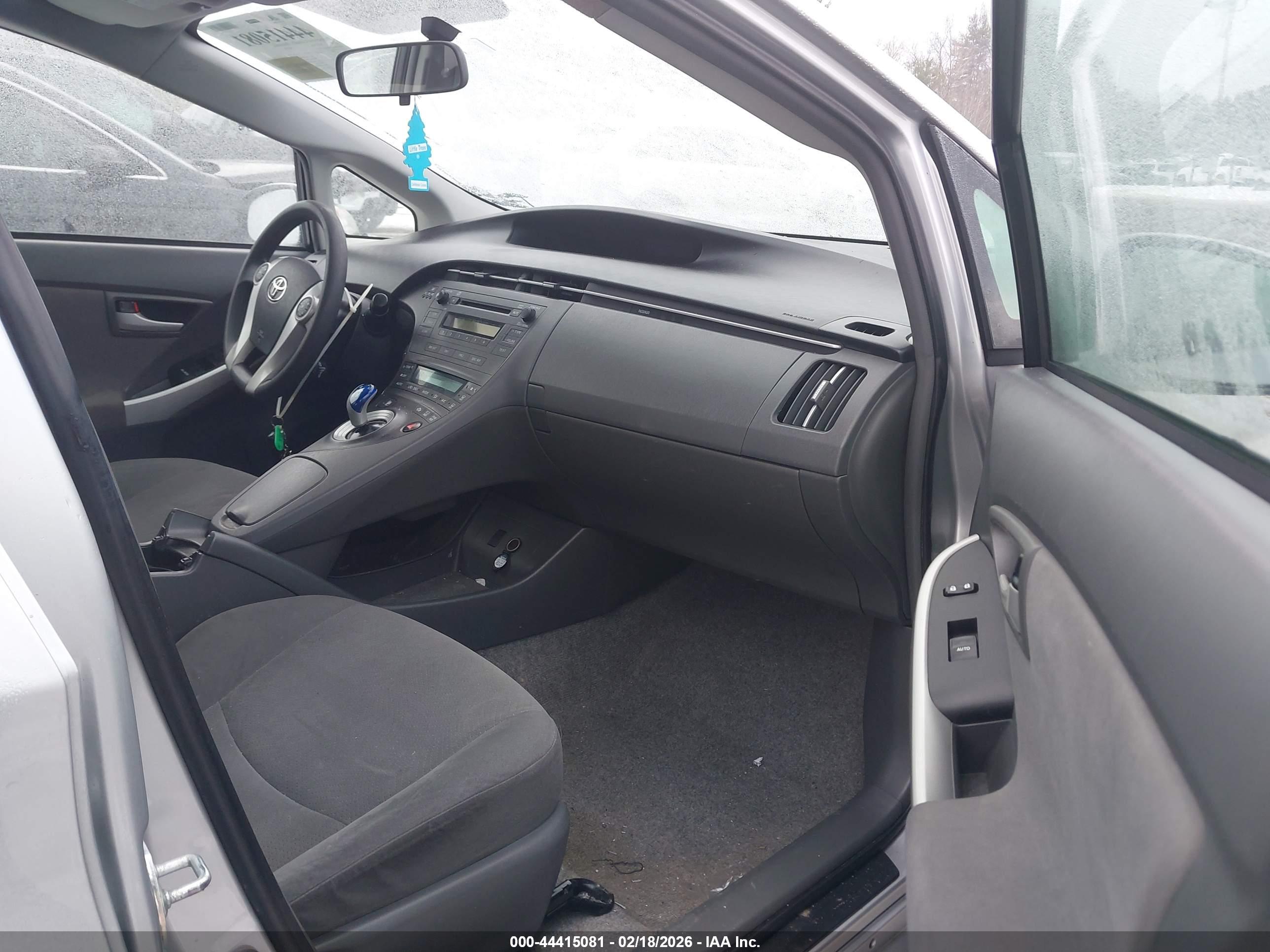 TOYOTA PRIUS image 5