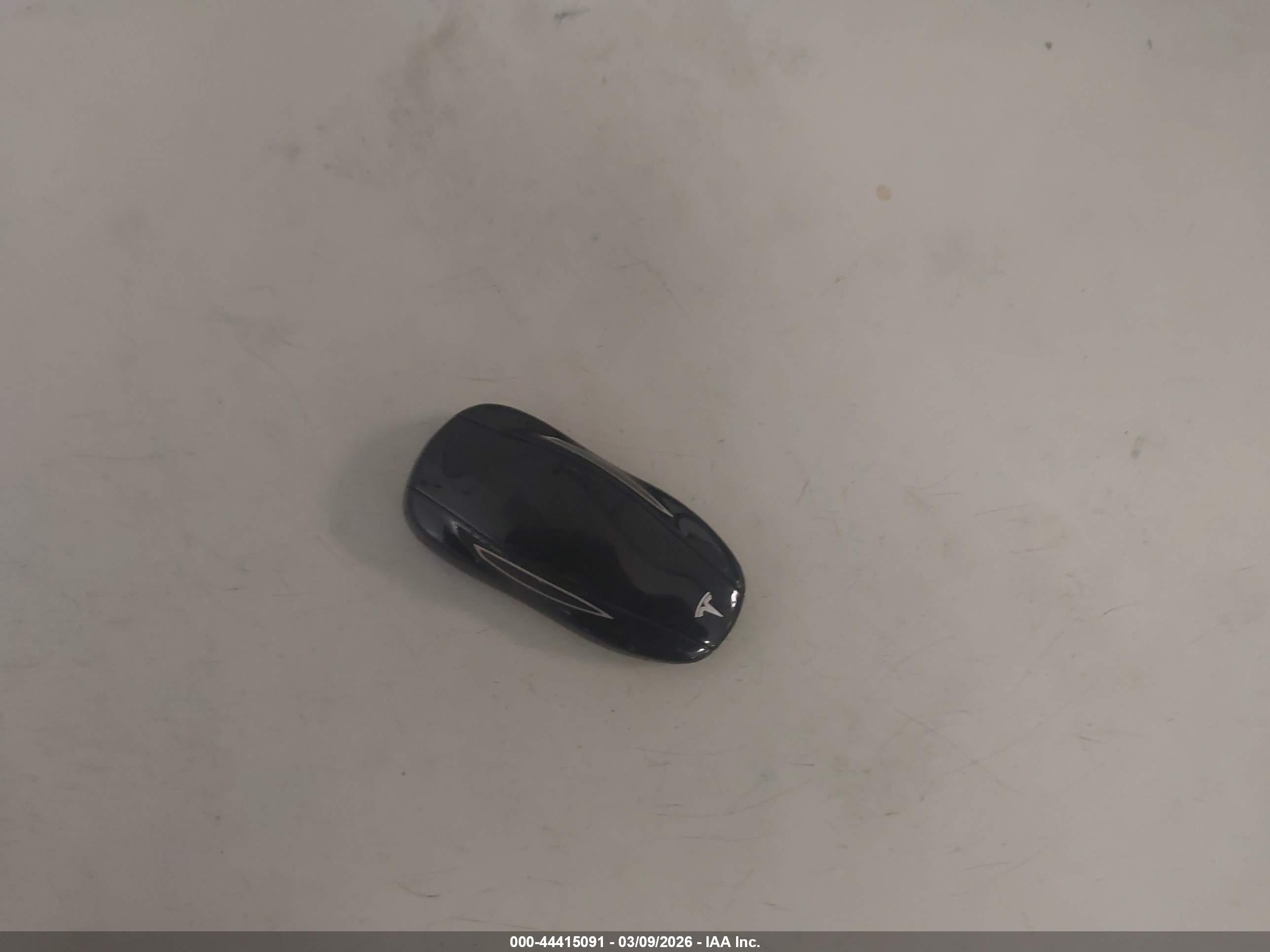 TESLA MODEL image 11