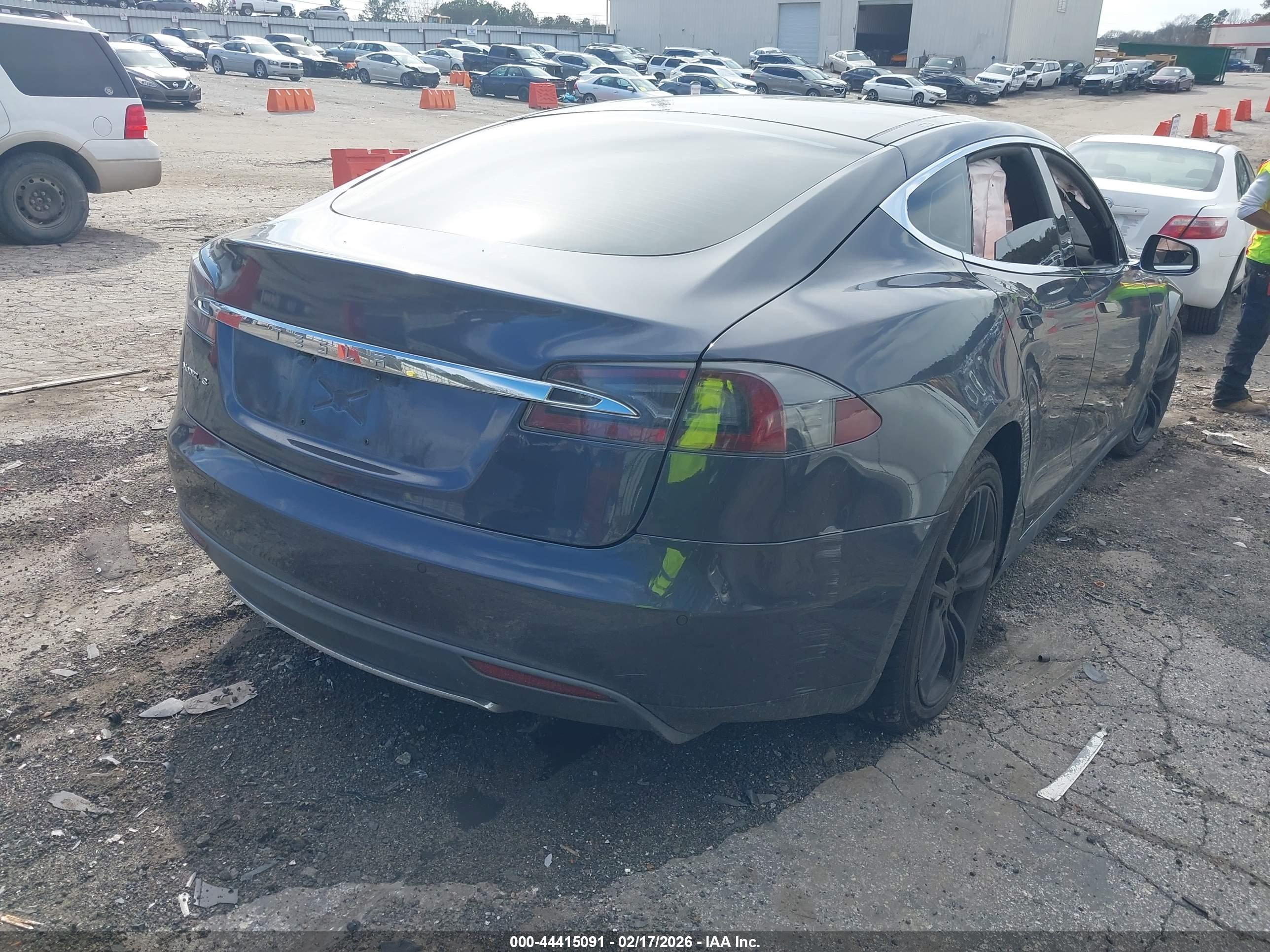 TESLA MODEL image 4