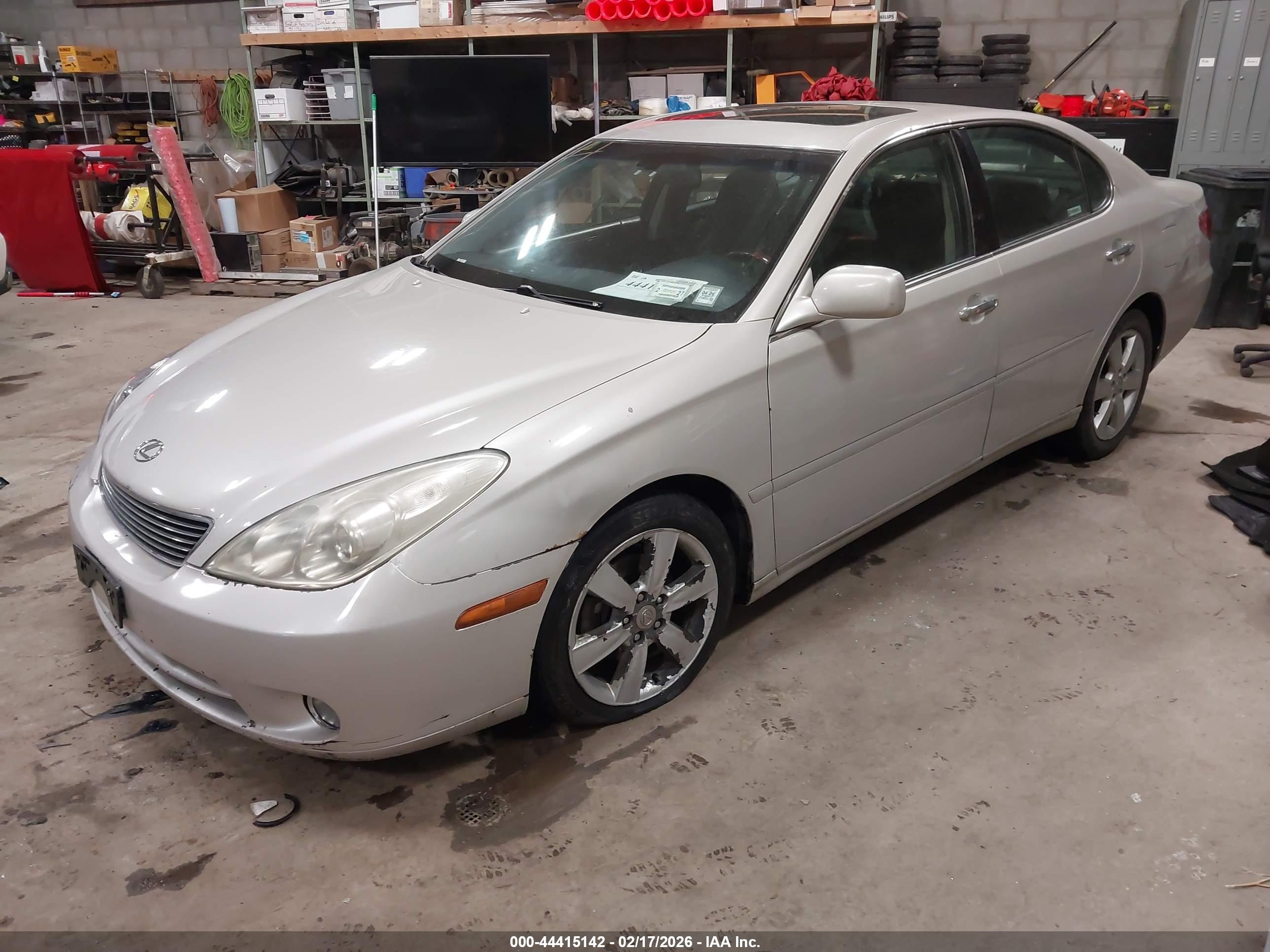 LEXUS ES image 2