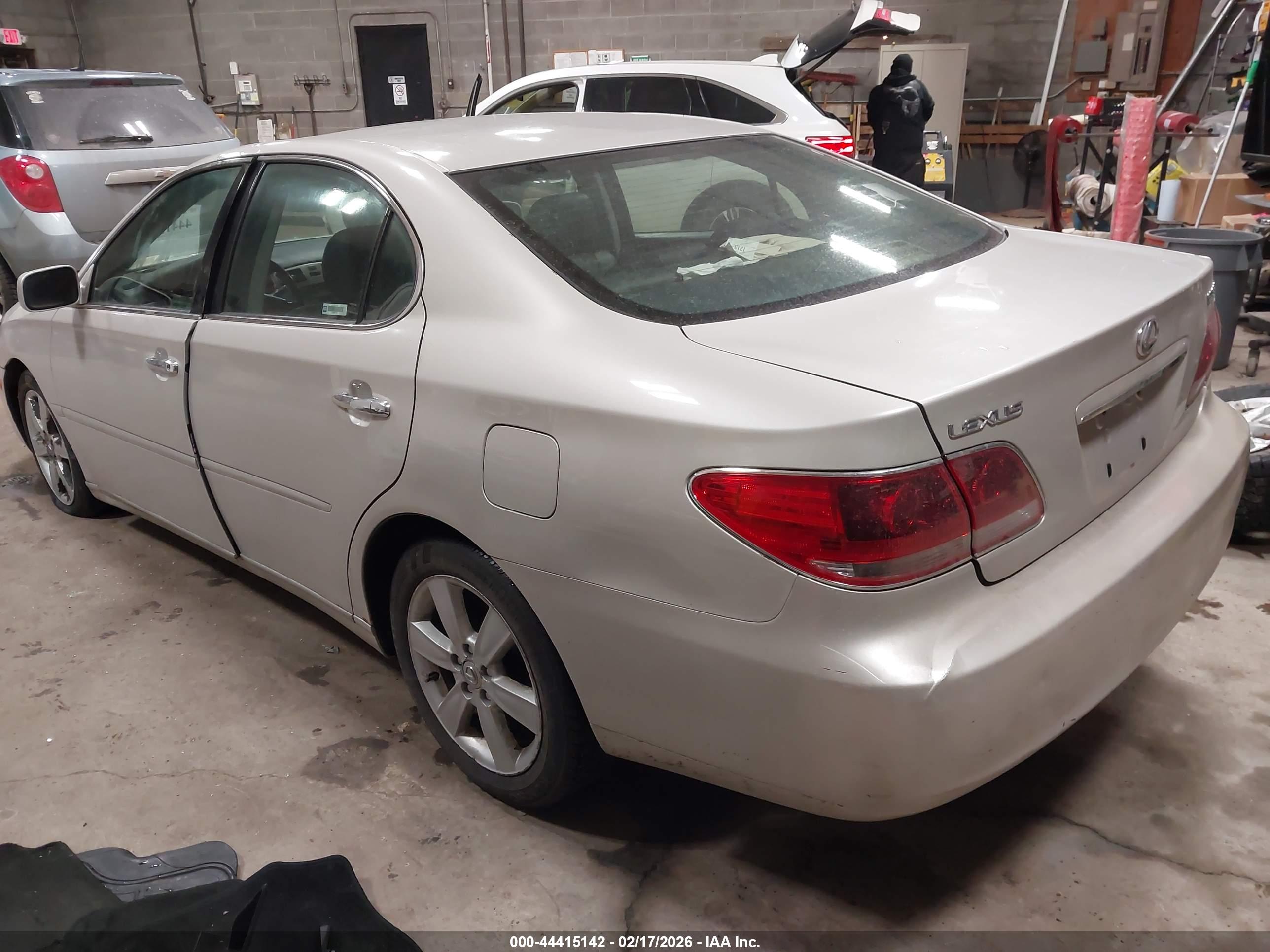 LEXUS ES image 3