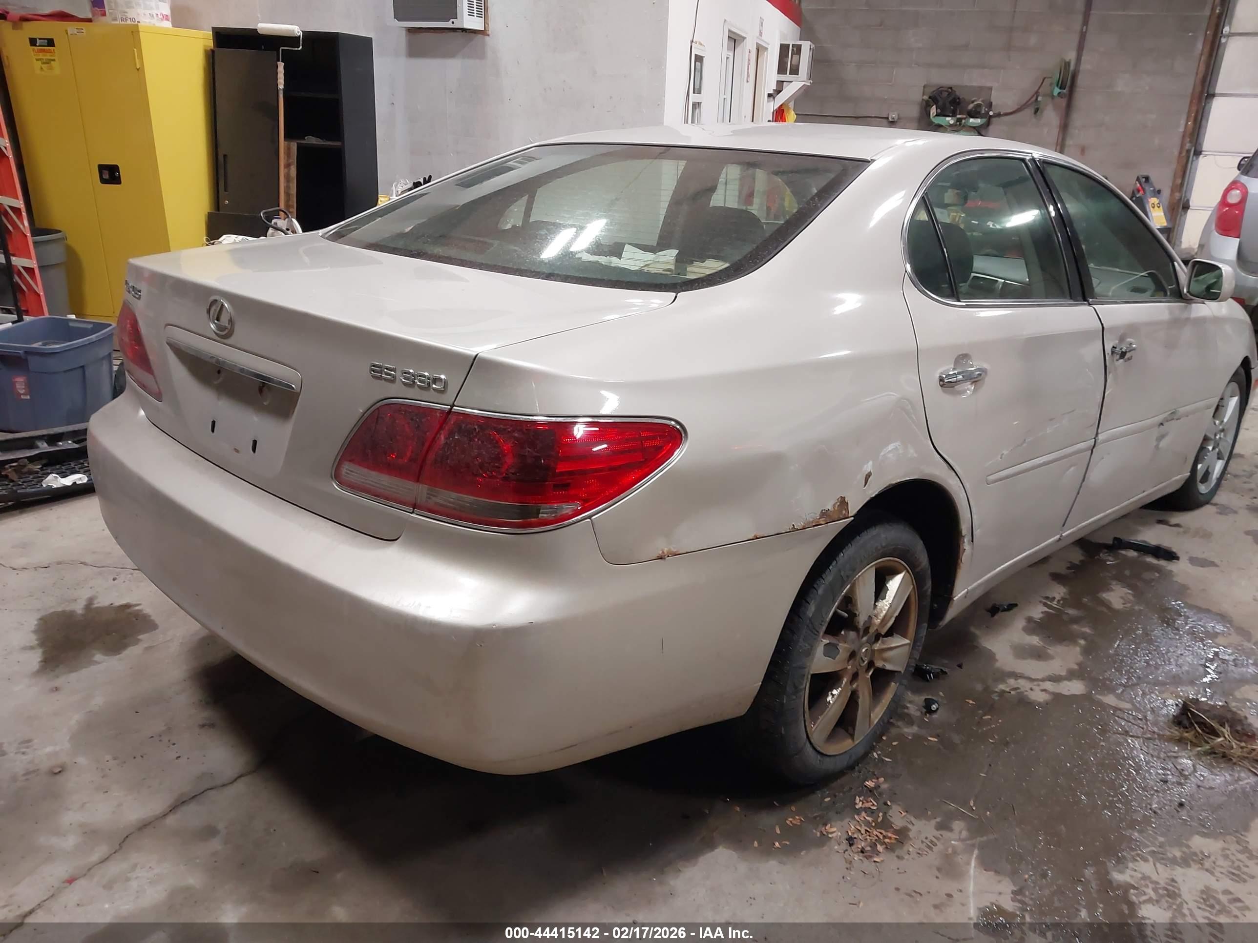 LEXUS ES image 4