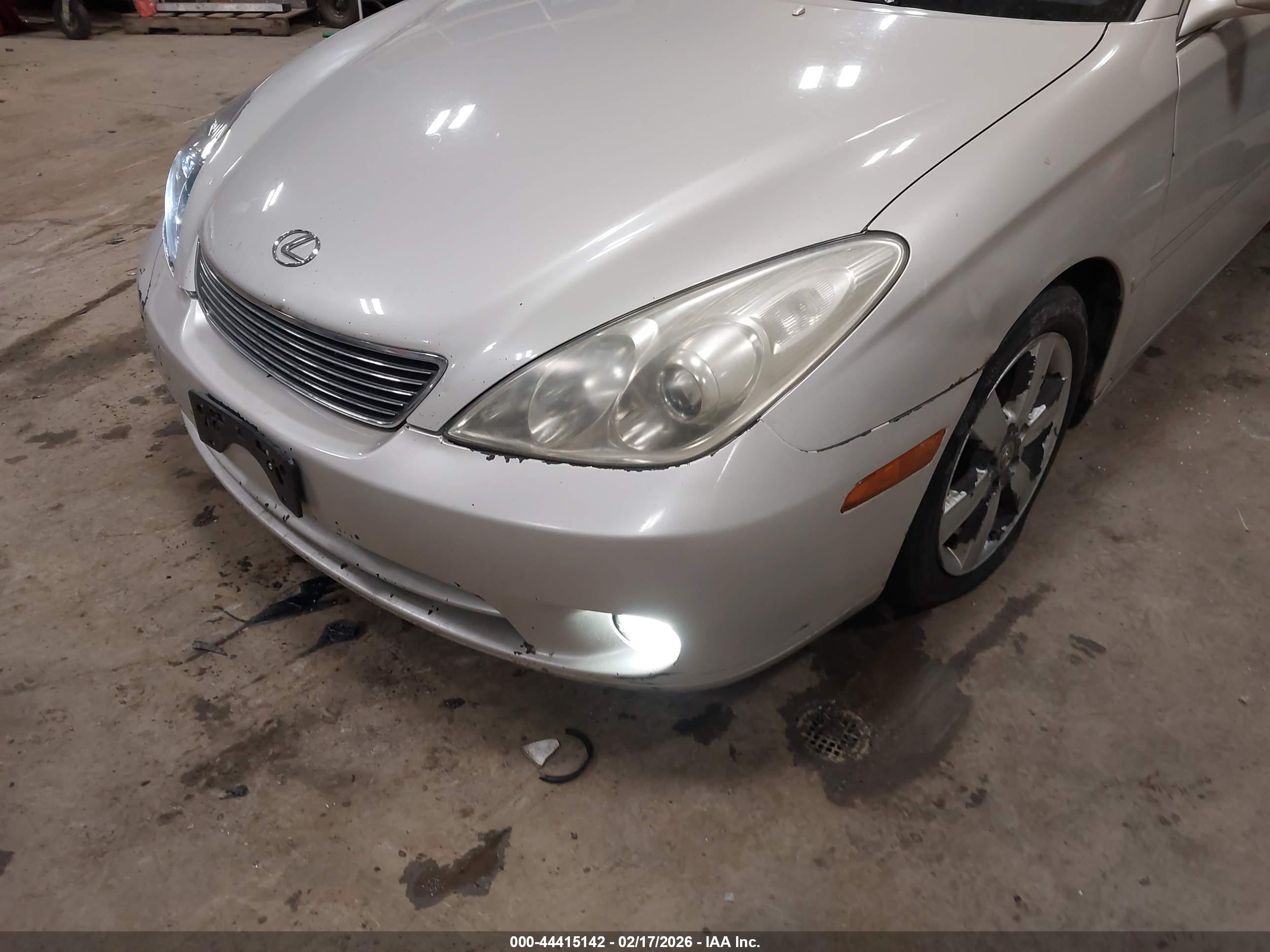 LEXUS ES image 6