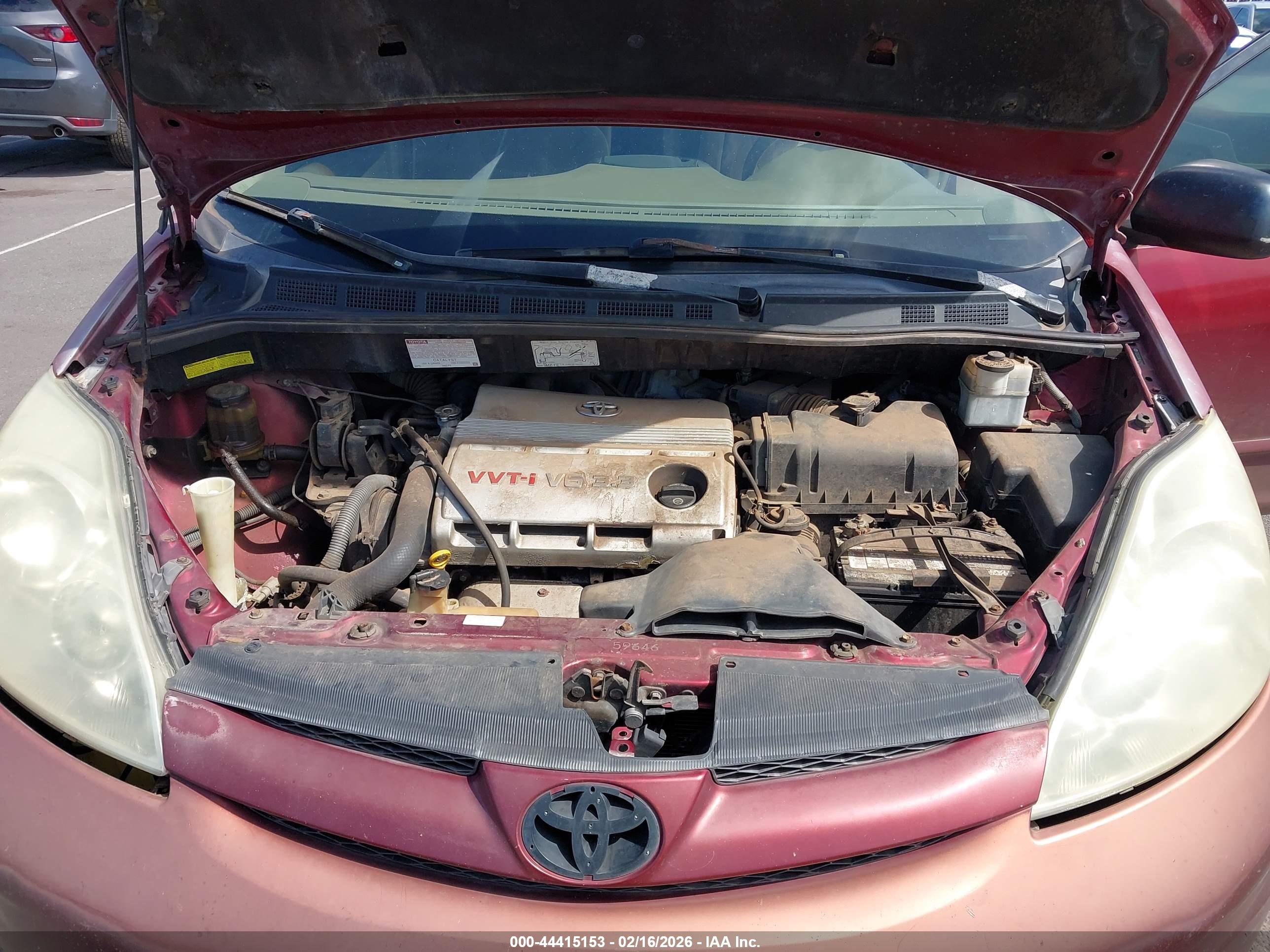 TOYOTA SIENNA image 10