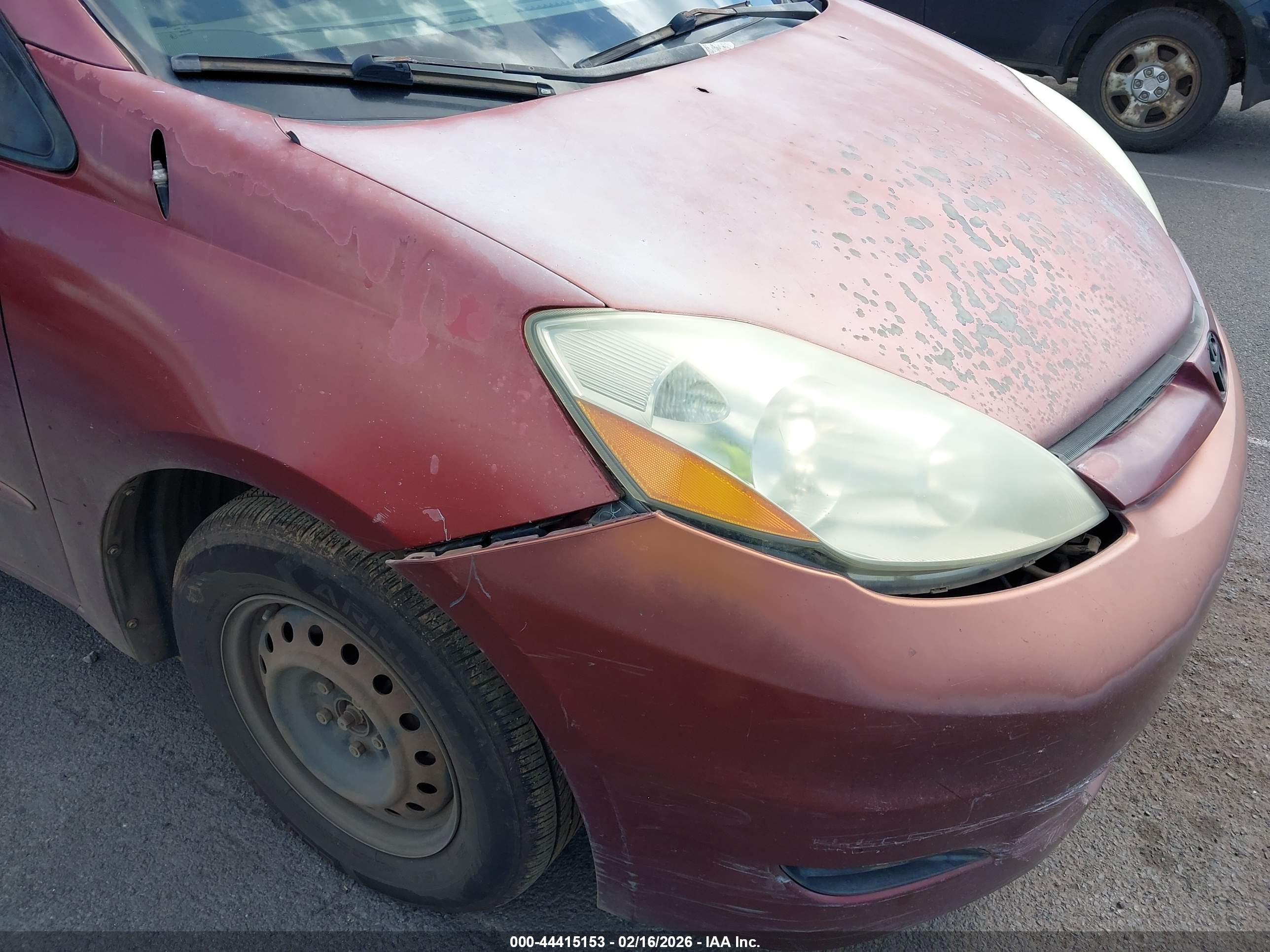 TOYOTA SIENNA image 6