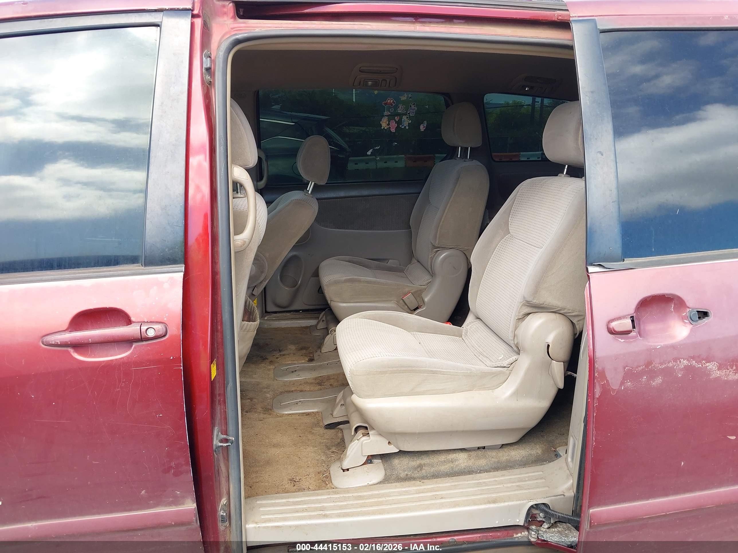 TOYOTA SIENNA image 8