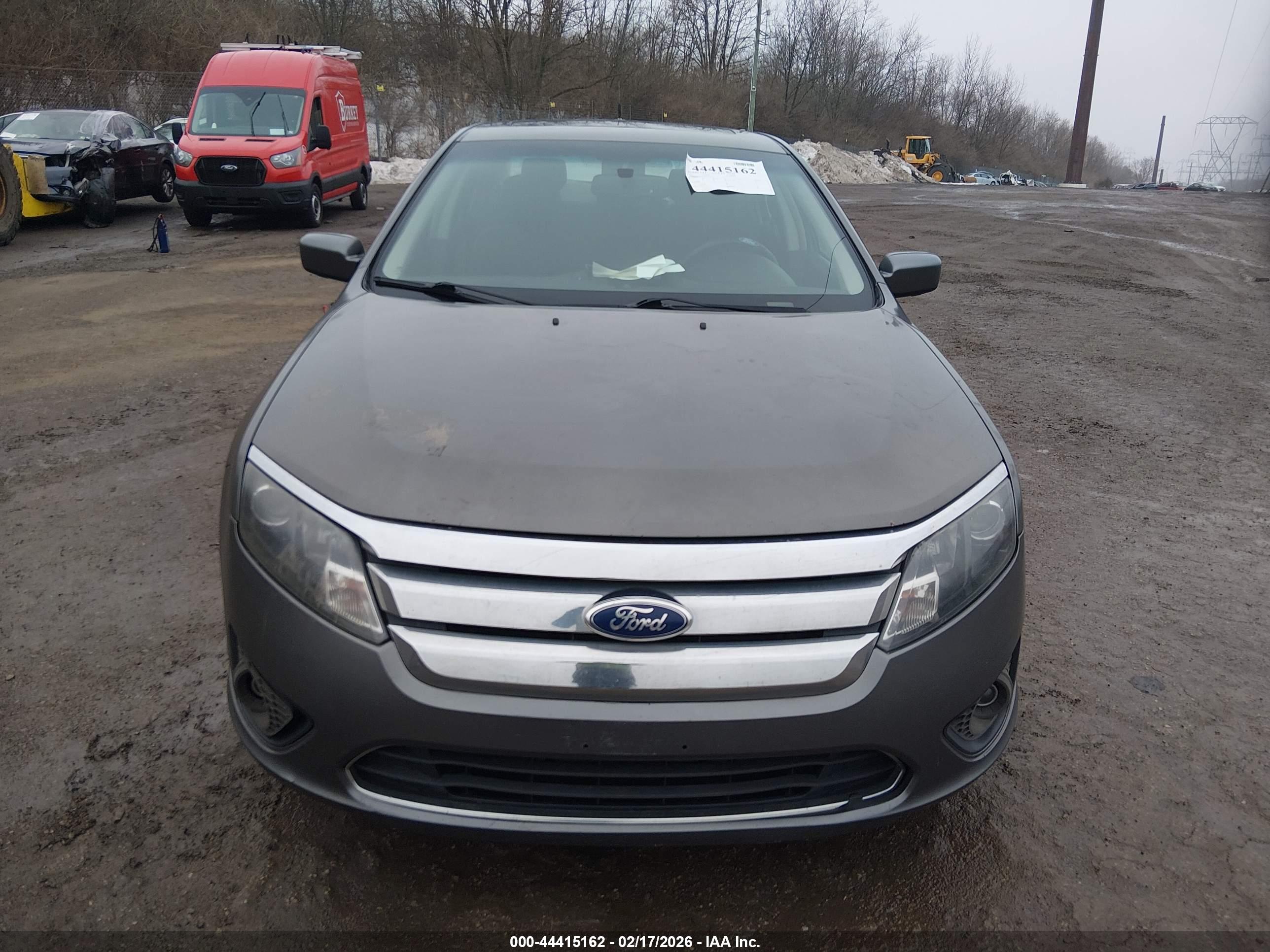 FORD FUSION image 6