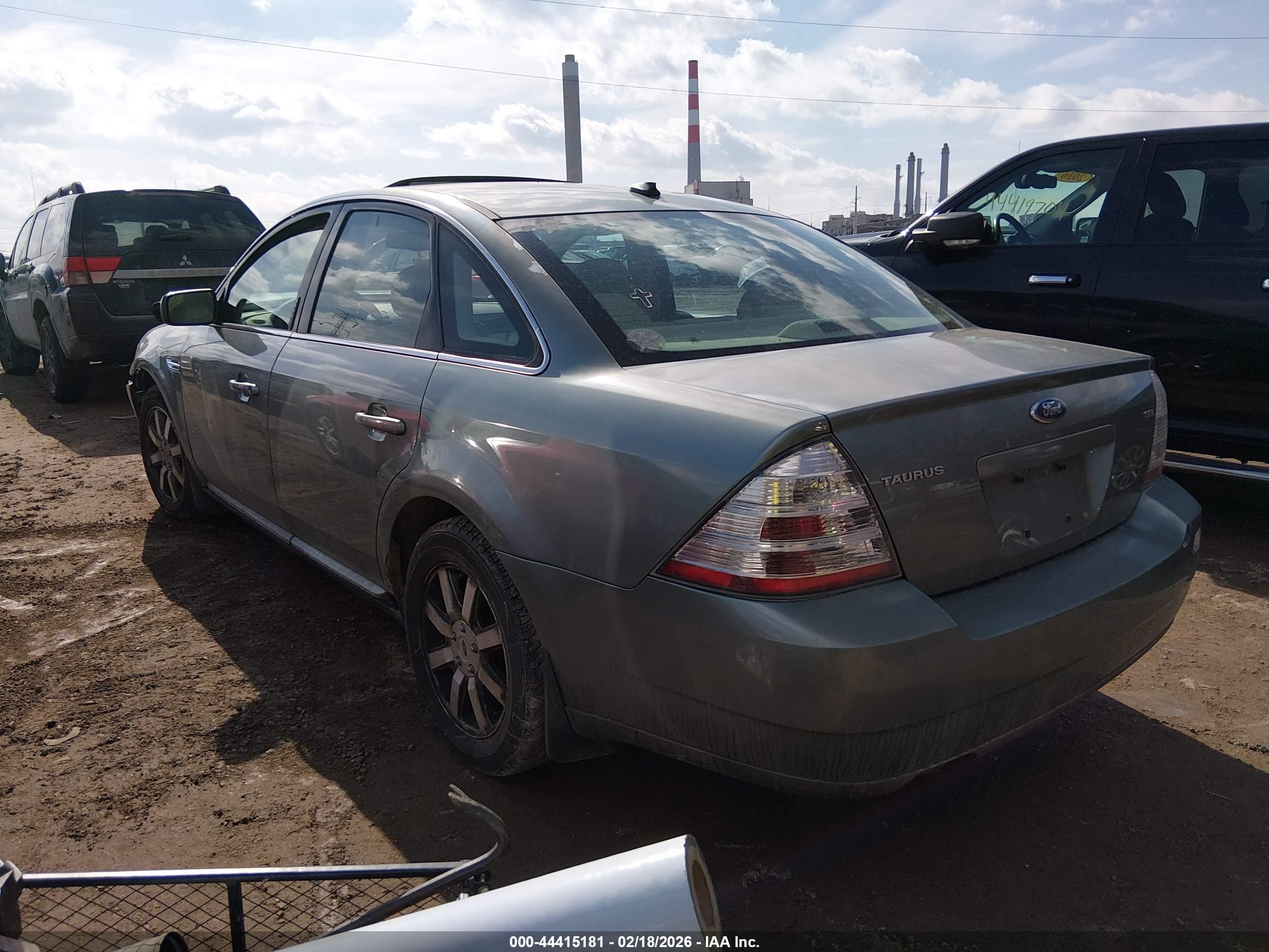 FORD TAURUS image 3