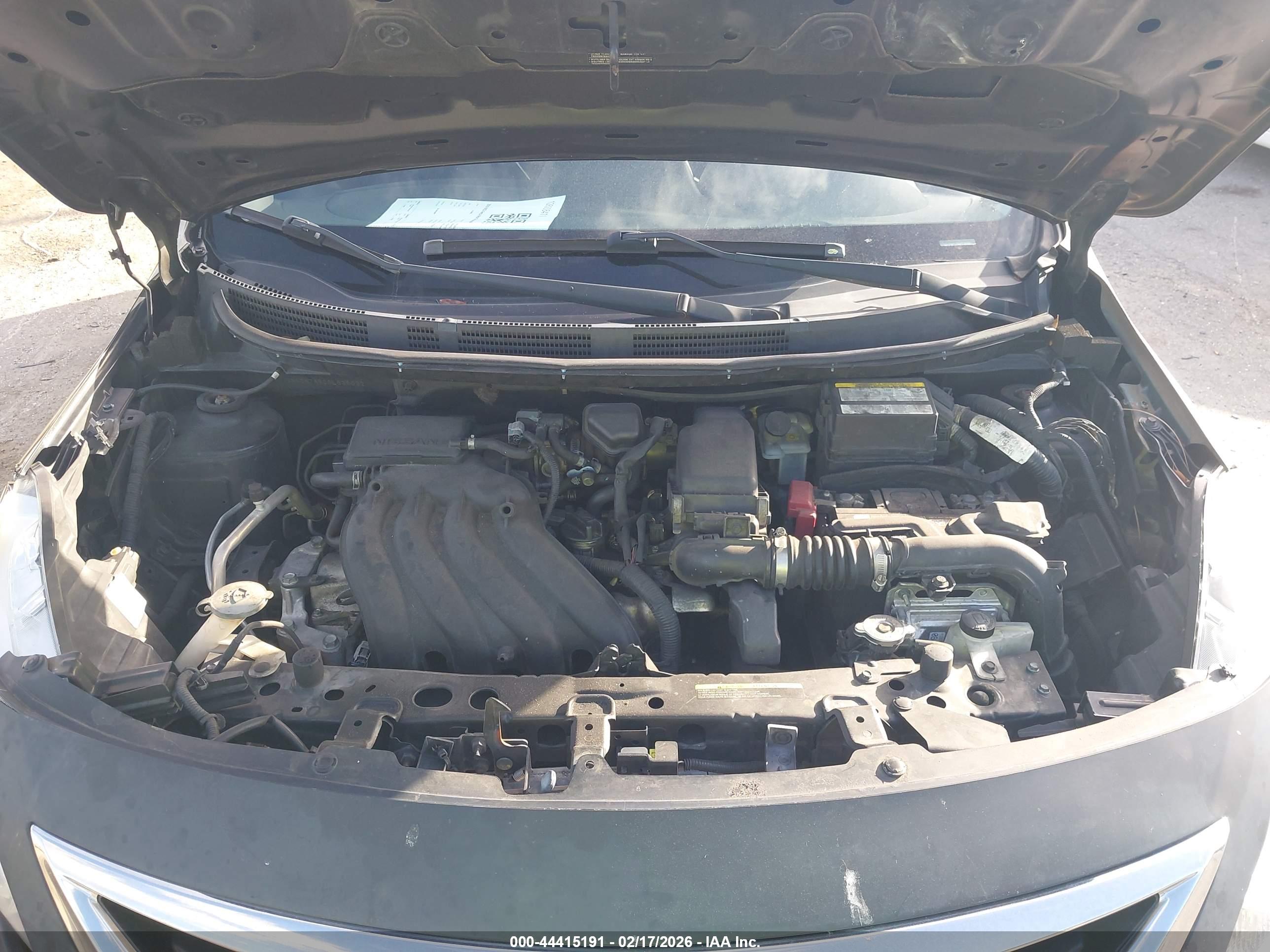 NISSAN VERSA image 10