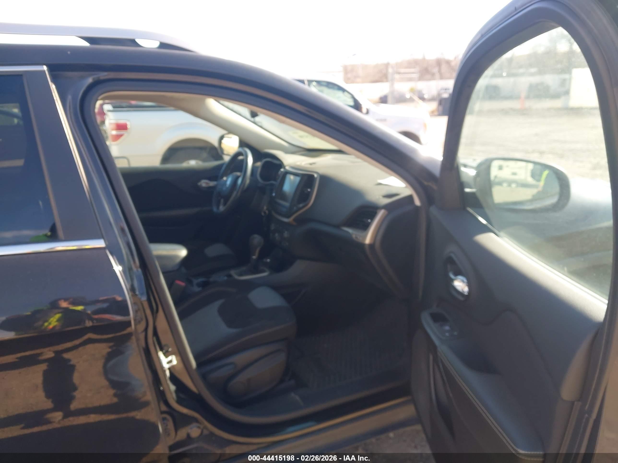 JEEP CHEROKEE image 5