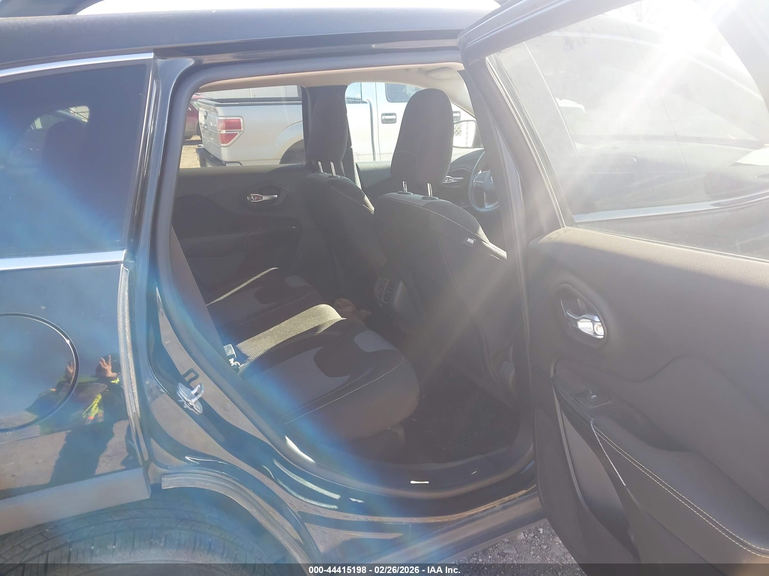 JEEP CHEROKEE image 8