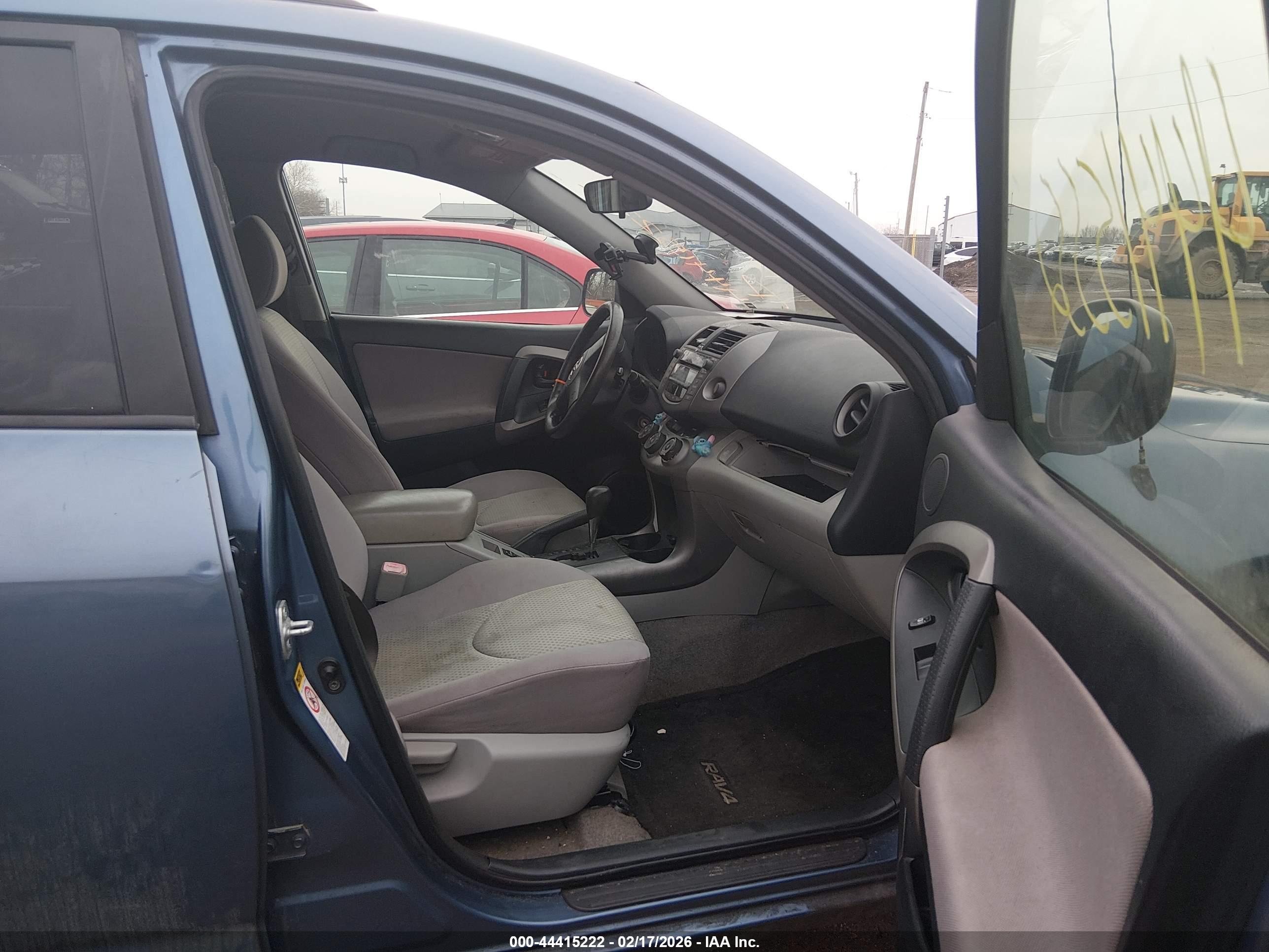 TOYOTA RAV4 image 5
